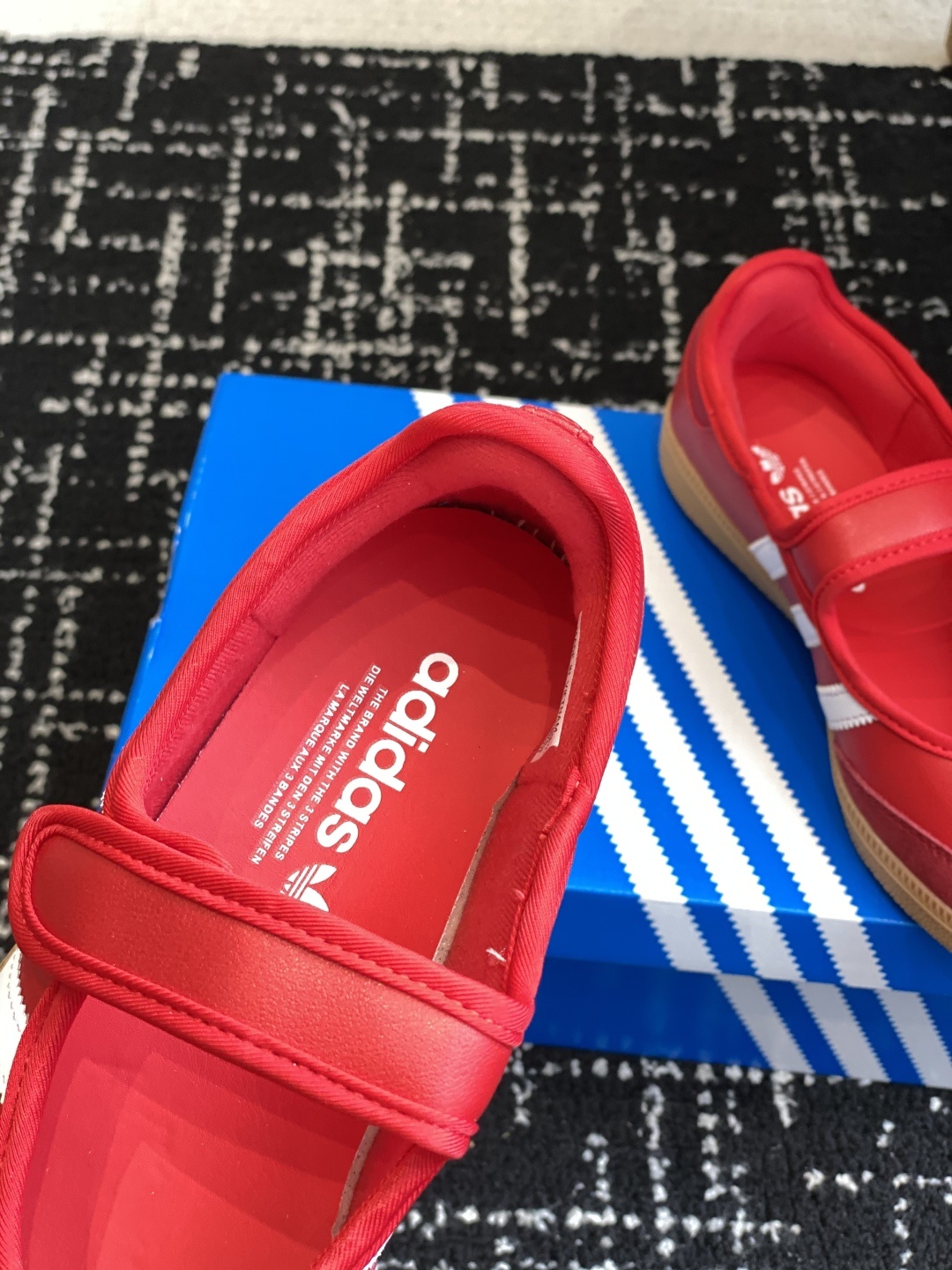 代购级
adidas 阿迪达斯三叶草新款玛丽珍!
捕捉经典与时尚的完美融合,阿迪达斯三叶草新款玛丽珍鞋