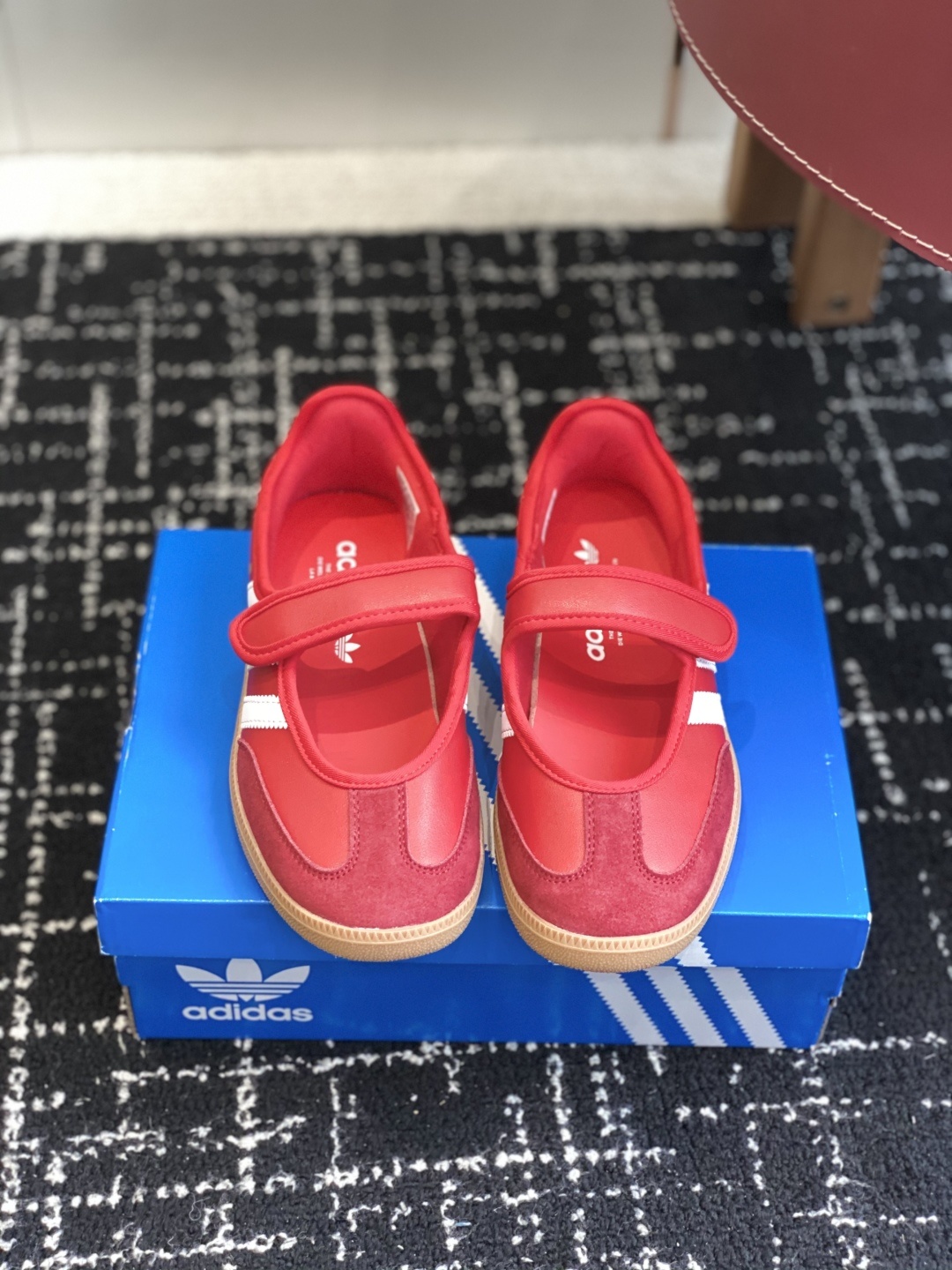 代购级
adidas 阿迪达斯三叶草新款玛丽珍!
捕捉经典与时尚的完美融合,阿迪达斯三叶草新款玛丽珍鞋