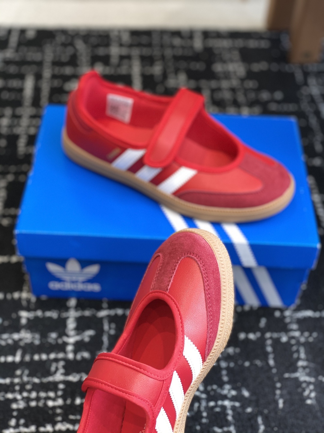 代购级
adidas 阿迪达斯三叶草新款玛丽珍!
捕捉经典与时尚的完美融合,阿迪达斯三叶草新款玛丽珍鞋