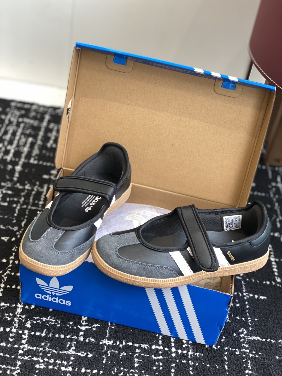 代购级
adidas 阿迪达斯三叶草新款玛丽珍!
捕捉经典与时尚的完美融合,阿迪达斯三叶草新款玛丽珍鞋