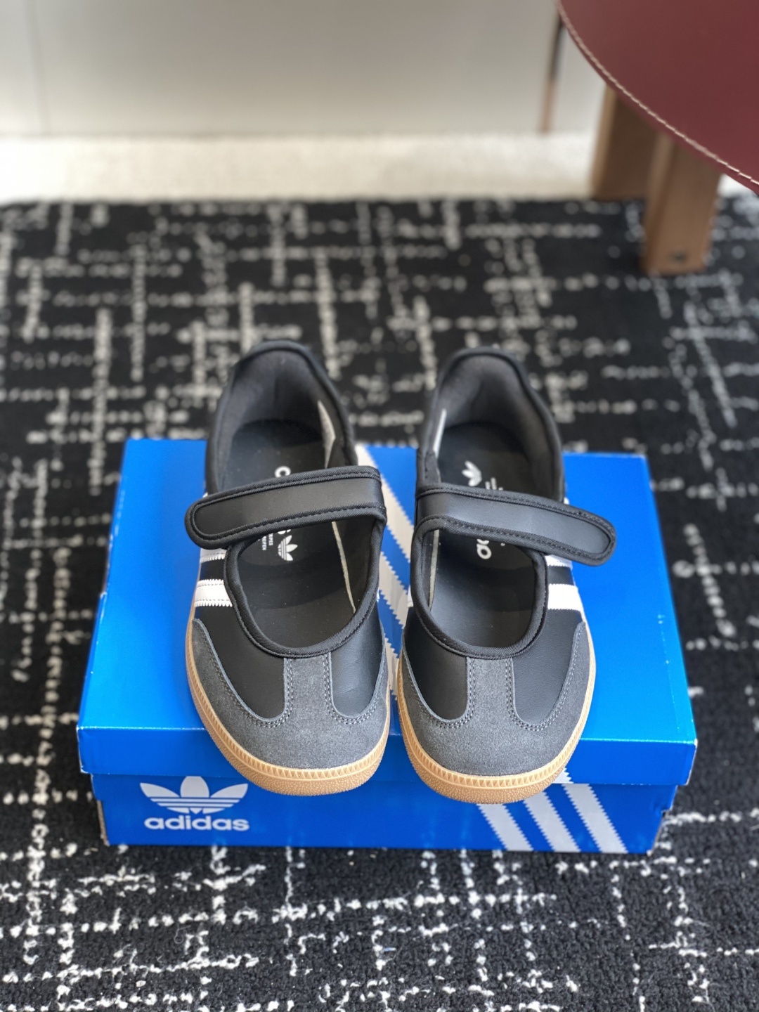 代购级
adidas 阿迪达斯三叶草新款玛丽珍!
捕捉经典与时尚的完美融合,阿迪达斯三叶草新款玛丽珍鞋