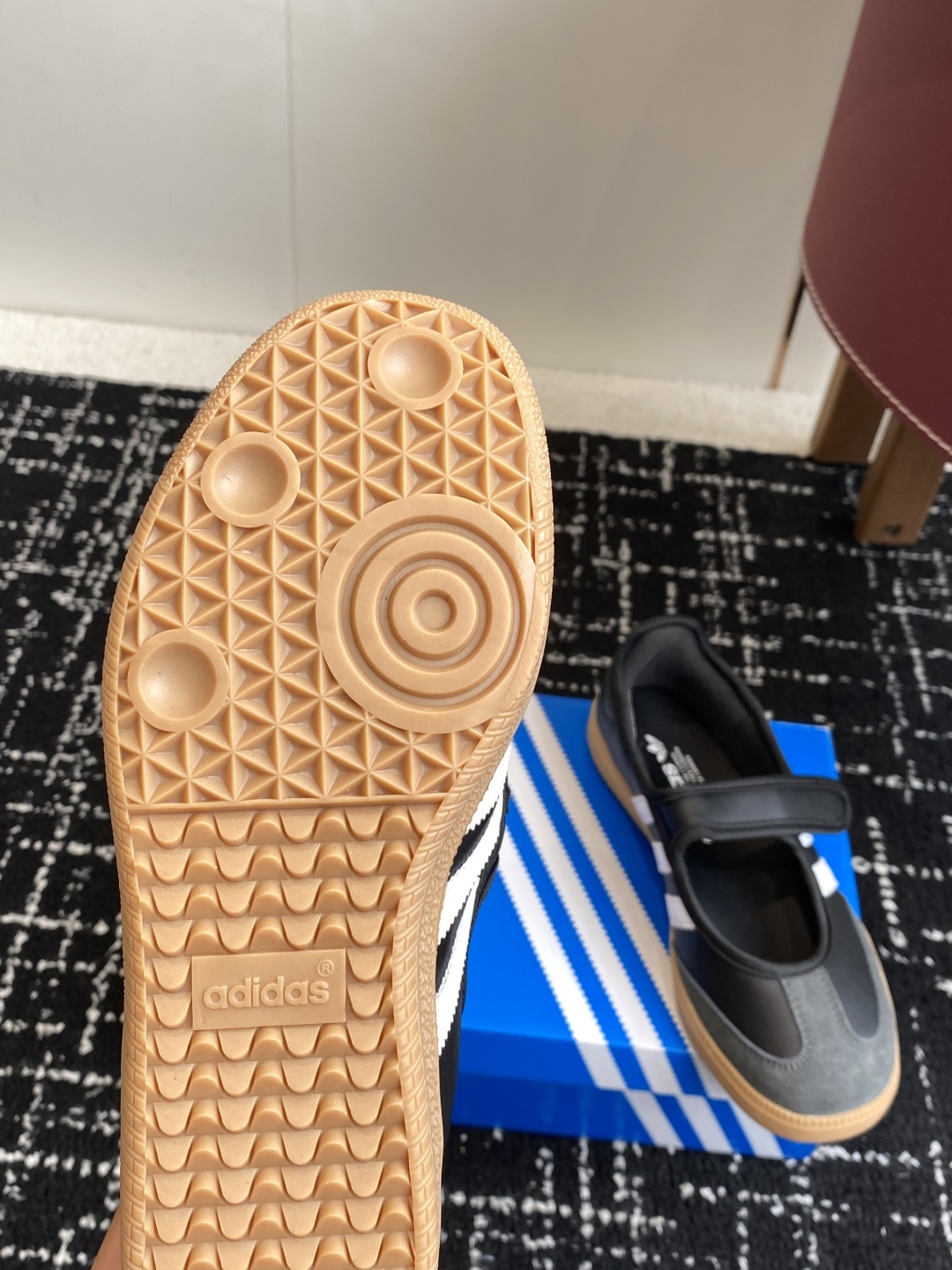 代购级
adidas 阿迪达斯三叶草新款玛丽珍!
捕捉经典与时尚的完美融合,阿迪达斯三叶草新款玛丽珍鞋