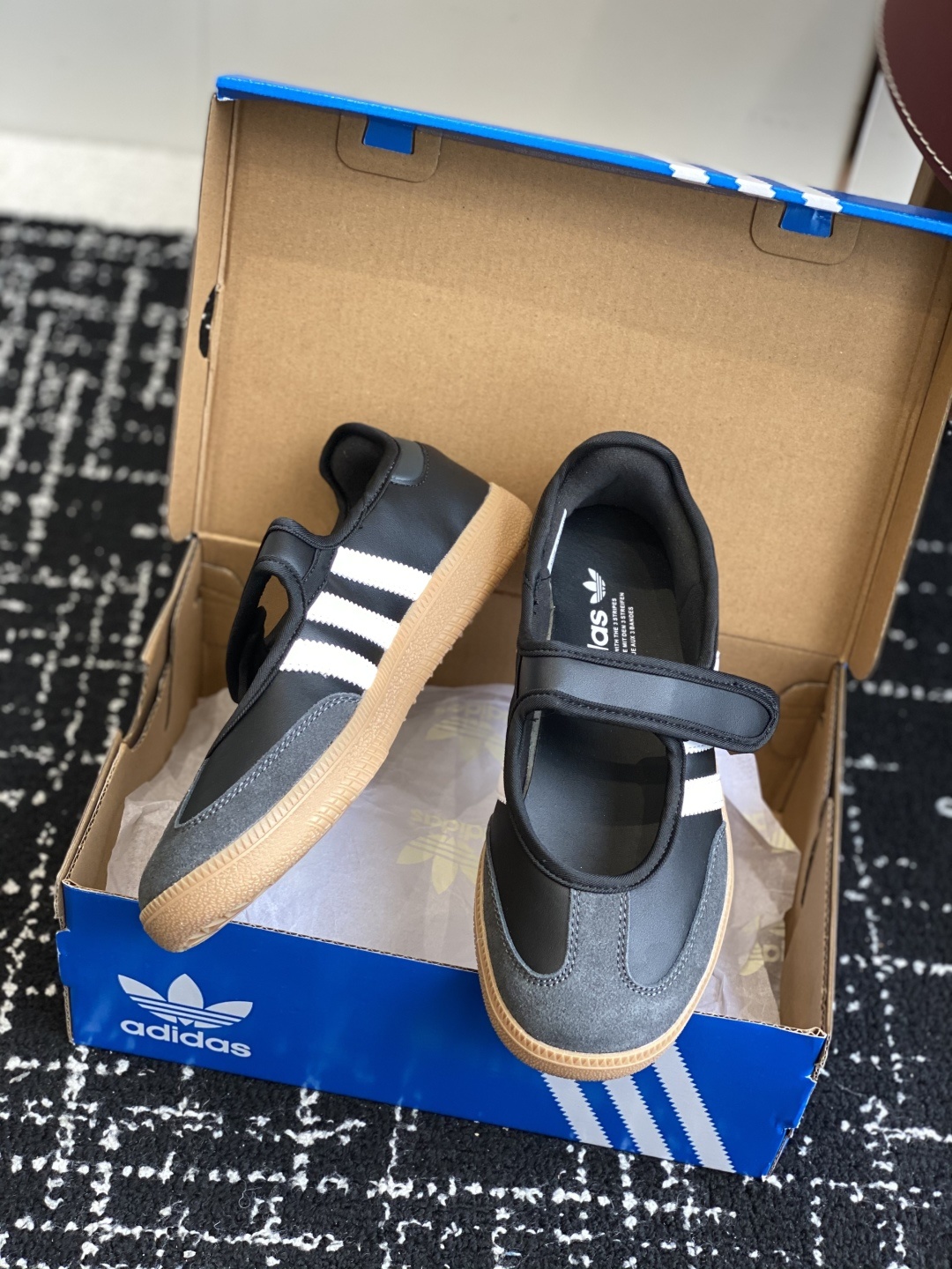 代购级
adidas 阿迪达斯三叶草新款玛丽珍!
捕捉经典与时尚的完美融合,阿迪达斯三叶草新款玛丽珍鞋
