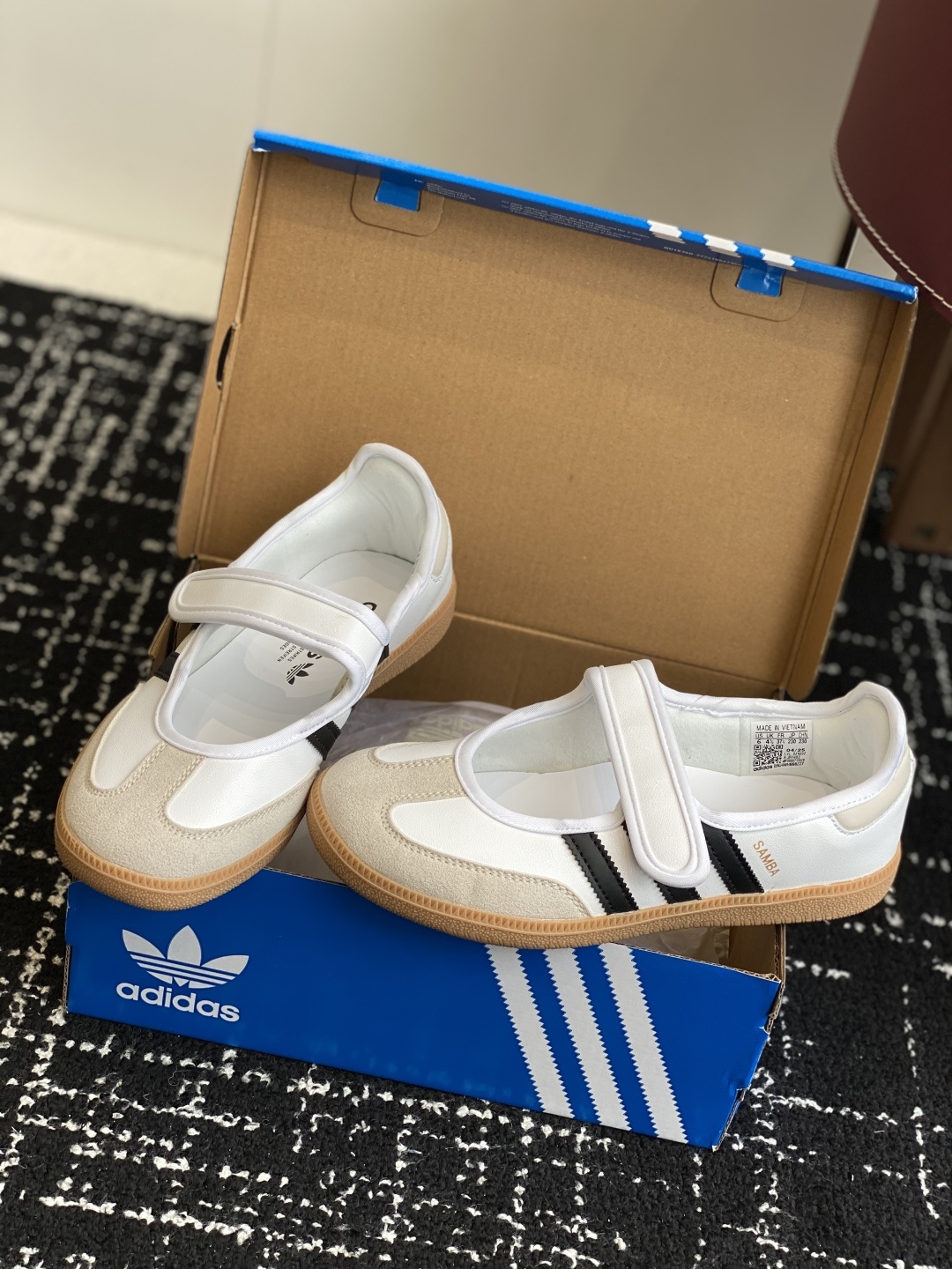 代购级
adidas 阿迪达斯三叶草新款玛丽珍!
捕捉经典与时尚的完美融合,阿迪达斯三叶草新款玛丽珍鞋