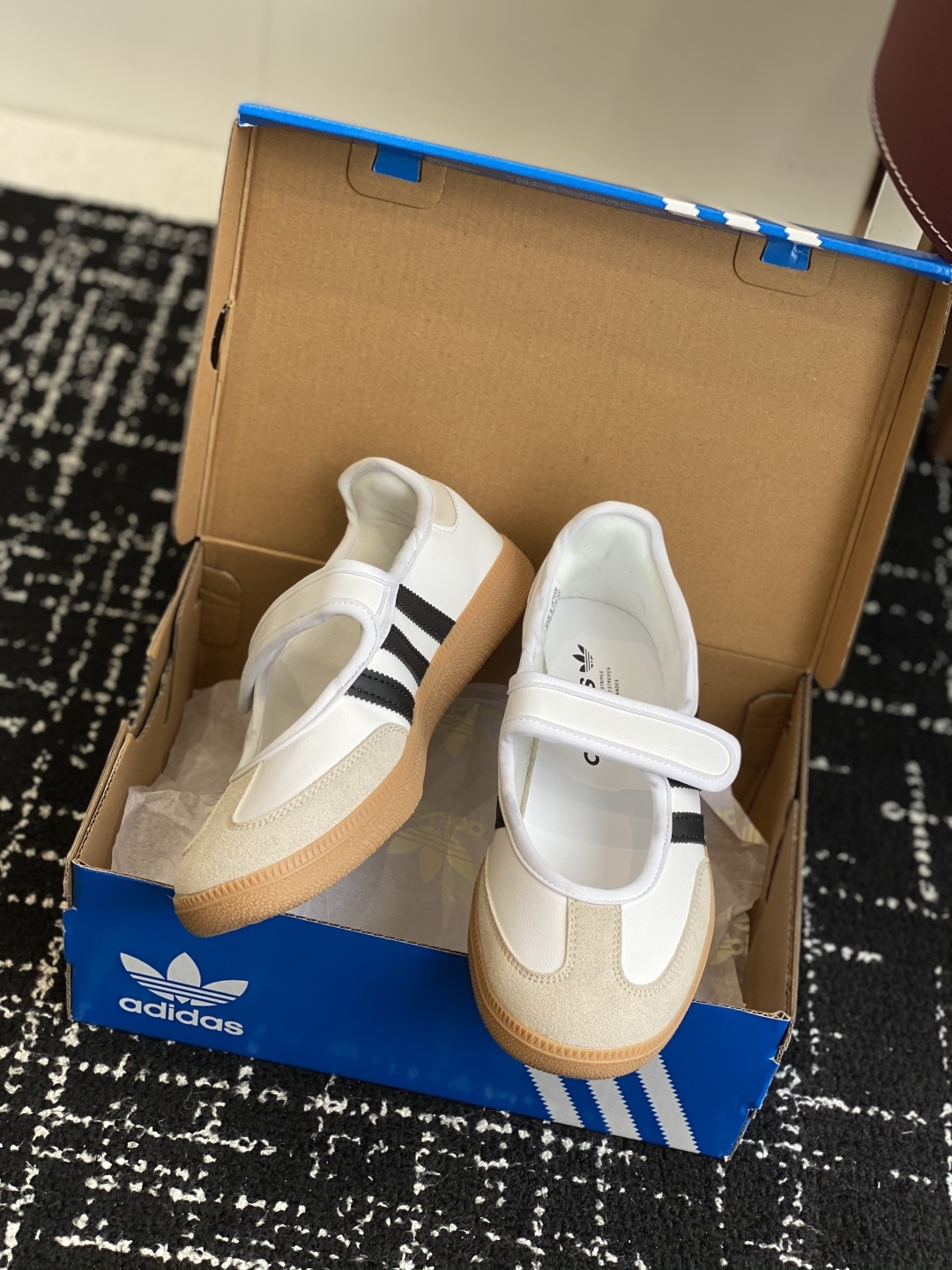 代购级
adidas 阿迪达斯三叶草新款玛丽珍!
捕捉经典与时尚的完美融合,阿迪达斯三叶草新款玛丽珍鞋