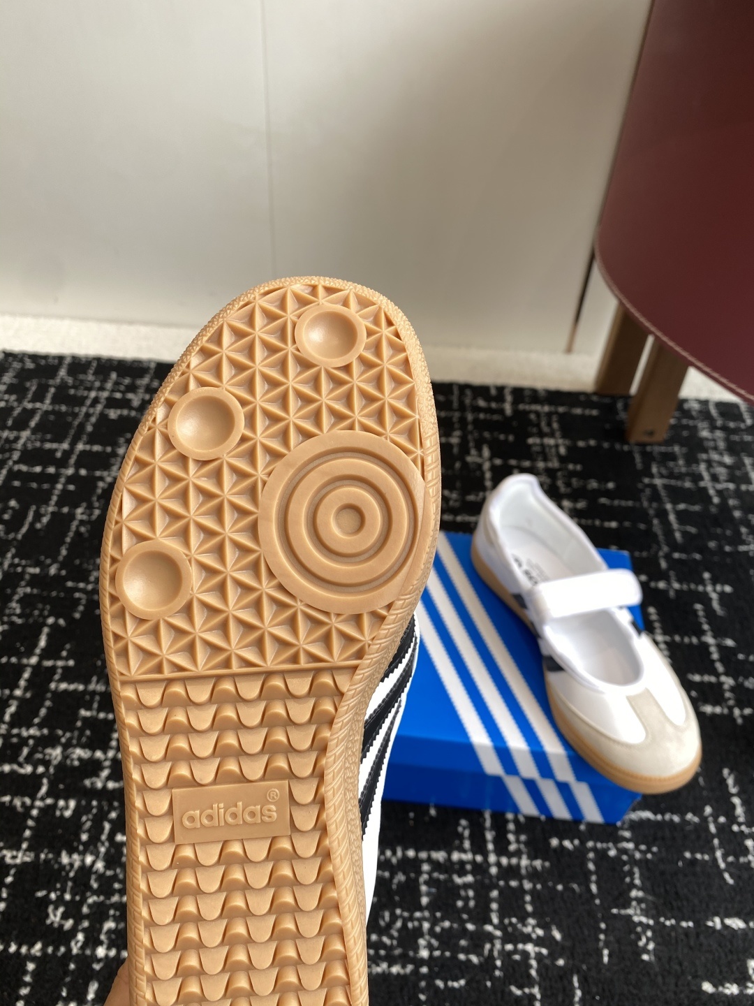 代购级
adidas 阿迪达斯三叶草新款玛丽珍!
捕捉经典与时尚的完美融合,阿迪达斯三叶草新款玛丽珍鞋