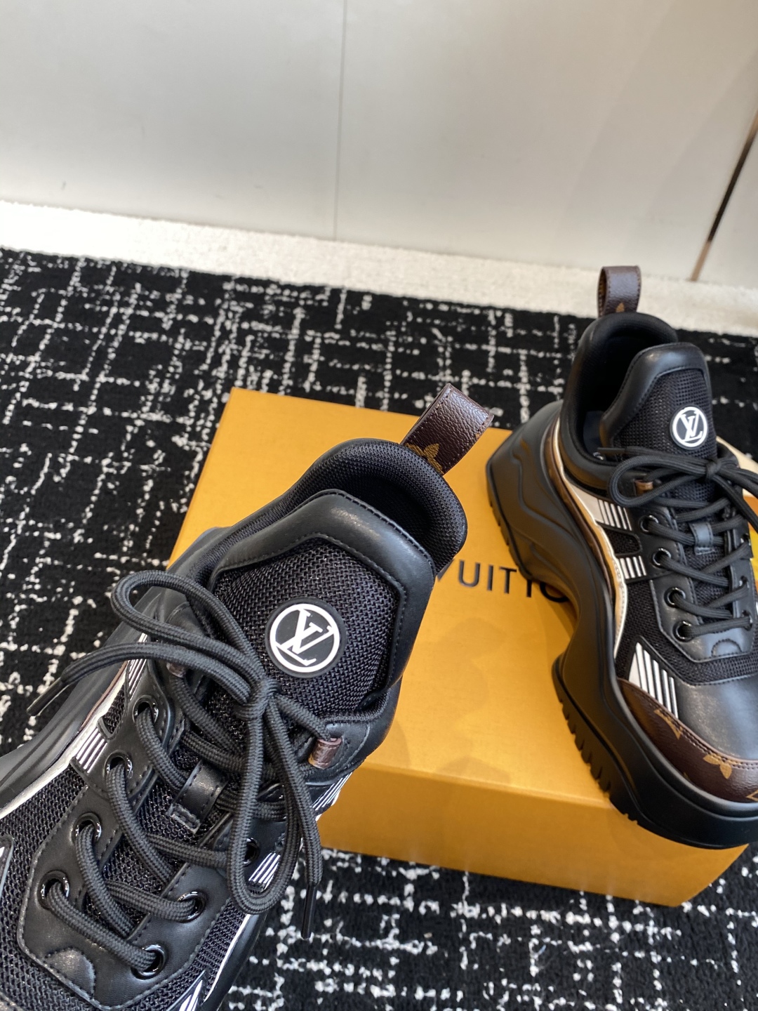 东莞代购级（⚠️官网同步✈️盒包装）
LOUIS VUITTON 厚底运动休闲鞋女款白棕老花！

面料科