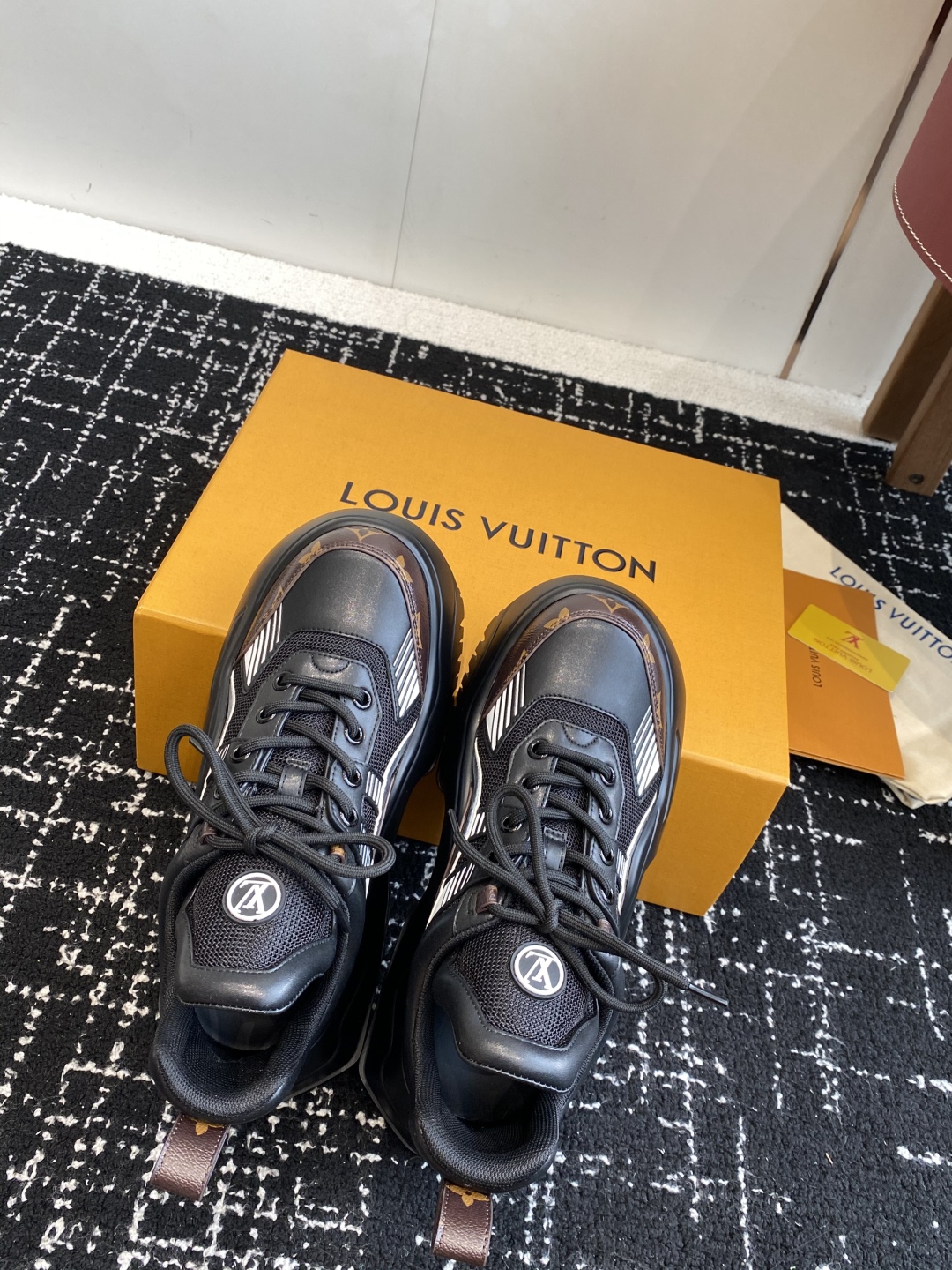 东莞代购级（⚠️官网同步✈️盒包装）
LOUIS VUITTON 厚底运动休闲鞋女款白棕老花！

面料科