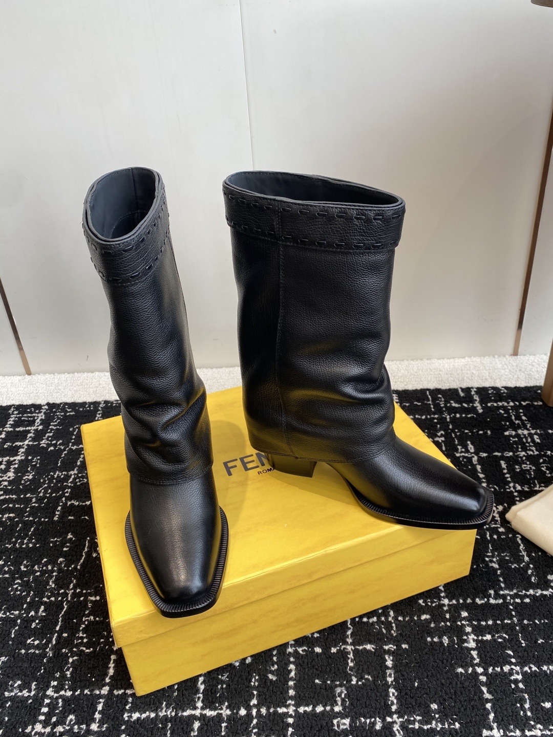 🆕25ss Fendi 木纹粗跟裤筒靴/方头靴Fendi 认清包装高配版本,低端勿比。
芬迪𝗙𝗘𝗡𝗗𝗜.