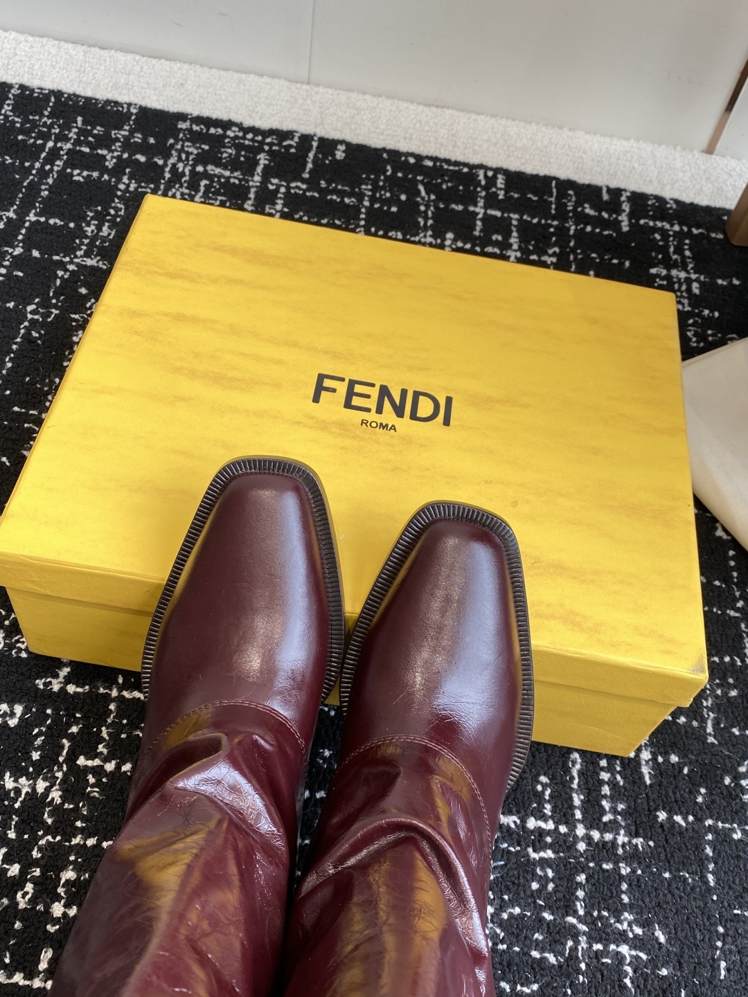 🆕25ss Fendi 木纹粗跟裤筒靴/方头靴Fendi 认清包装高配版本,低端勿比。
芬迪𝗙𝗘𝗡𝗗𝗜.
