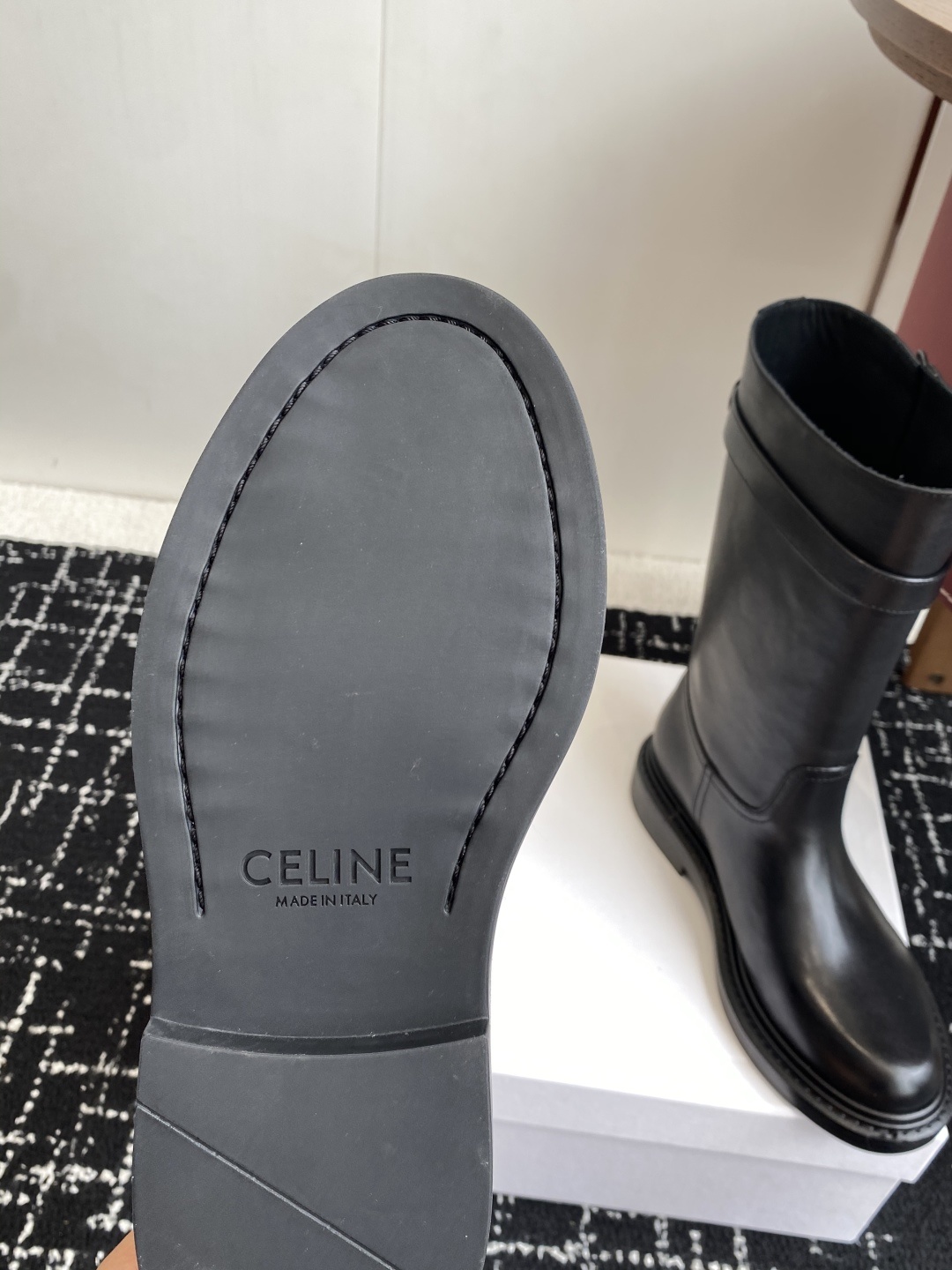 CELINE塞琳 2025秋冬新款杨幂同款骑士靴
CELINE塞琳 2025秋冬新款杨幂同款骑士靴
凯旋
