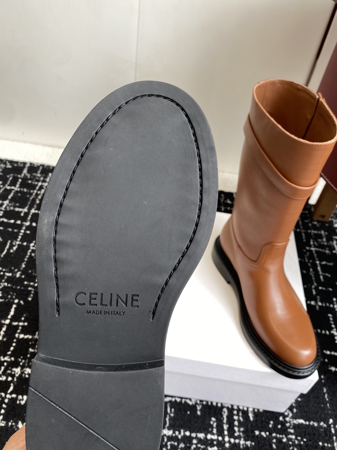 CELINE塞琳 2025秋冬新款杨幂同款骑士靴
CELINE塞琳 2025秋冬新款杨幂同款骑士靴
凯旋