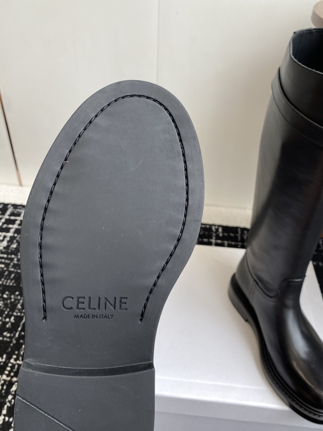 CELINE塞琳 2025秋冬新款杨幂同款骑士靴CELINE塞琳 2025秋冬新款杨幂同款骑士靴
凯旋门