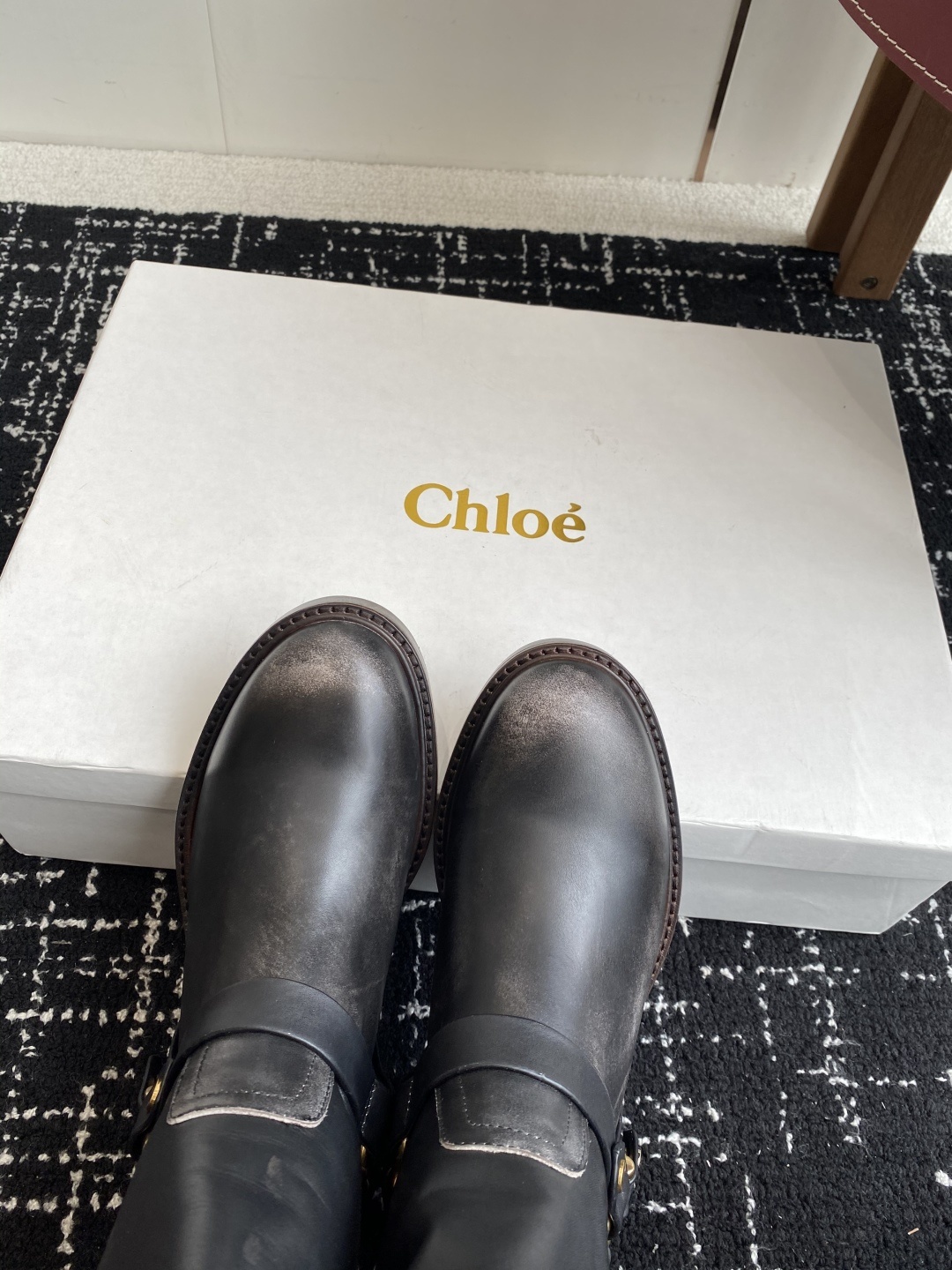 代购级
CHLOE 克洛伊 25ss秋冬新款复古机车靴一脚蹬粗跟圆头中靴短靴
这款神仙靴上脚真的巨好看