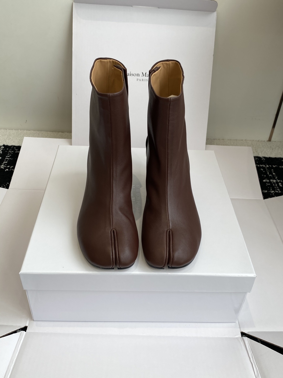 东莞代购级(⚠️官网同步✈️盒包装)MaisonMargiela MM6 马吉拉分趾系列粗跟跟分趾靴代购