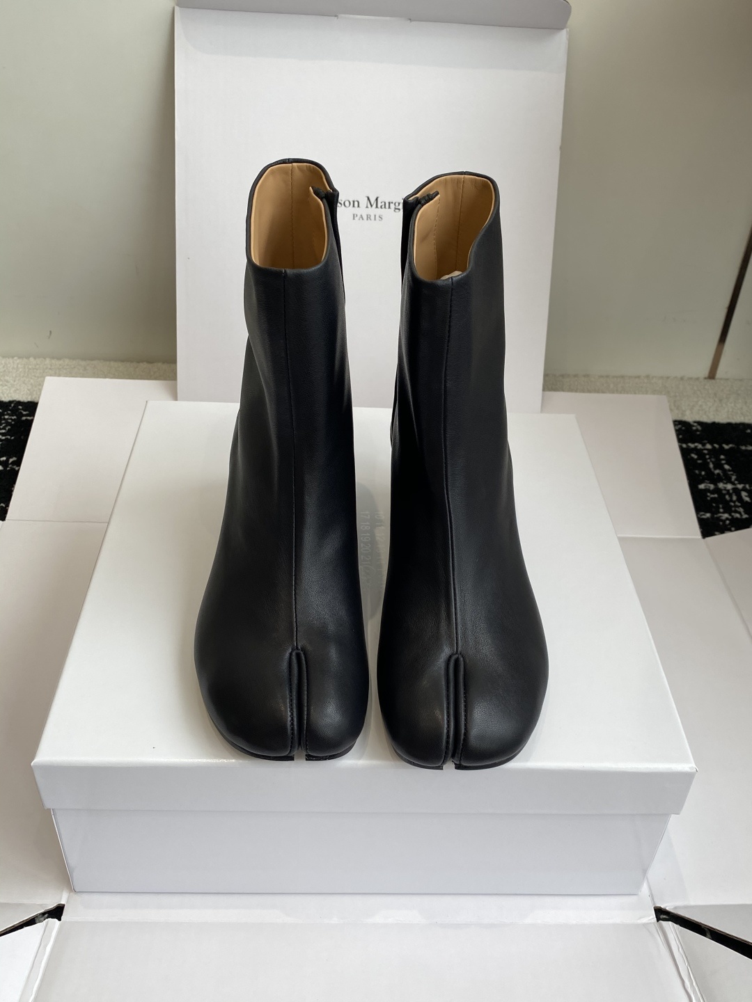 东莞代购级(⚠️官网同步✈️盒包装)MaisonMargiela MM6 马吉拉分趾系列粗跟跟分趾靴代购