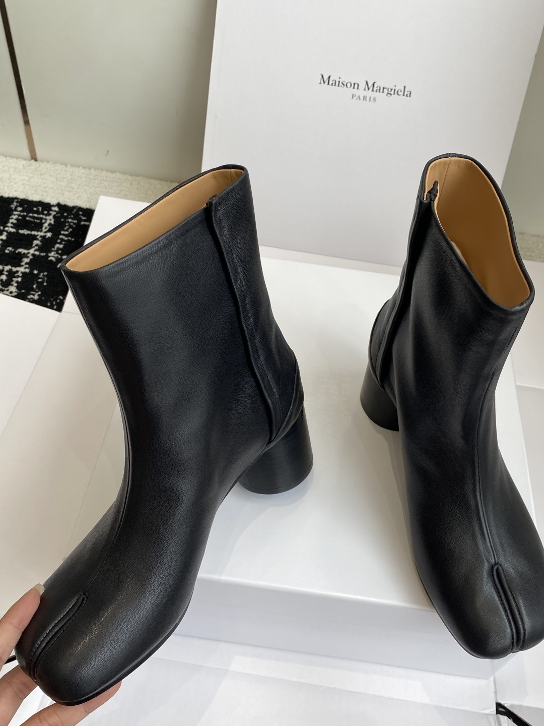 东莞代购级(⚠️官网同步✈️盒包装)MaisonMargiela MM6 马吉拉分趾系列粗跟跟分趾靴代购