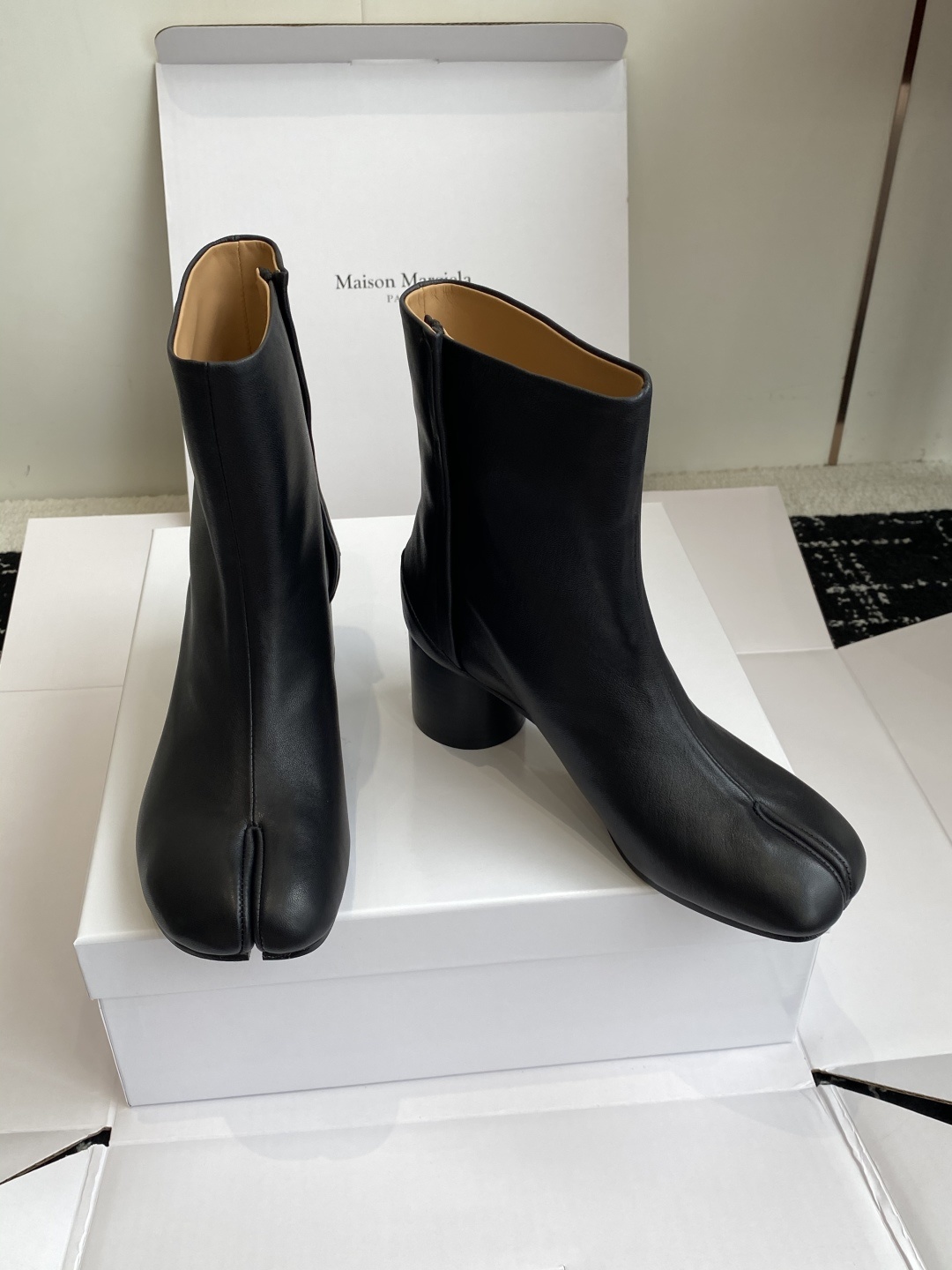 东莞代购级(⚠️官网同步✈️盒包装)MaisonMargiela MM6 马吉拉分趾系列粗跟跟分趾靴代购