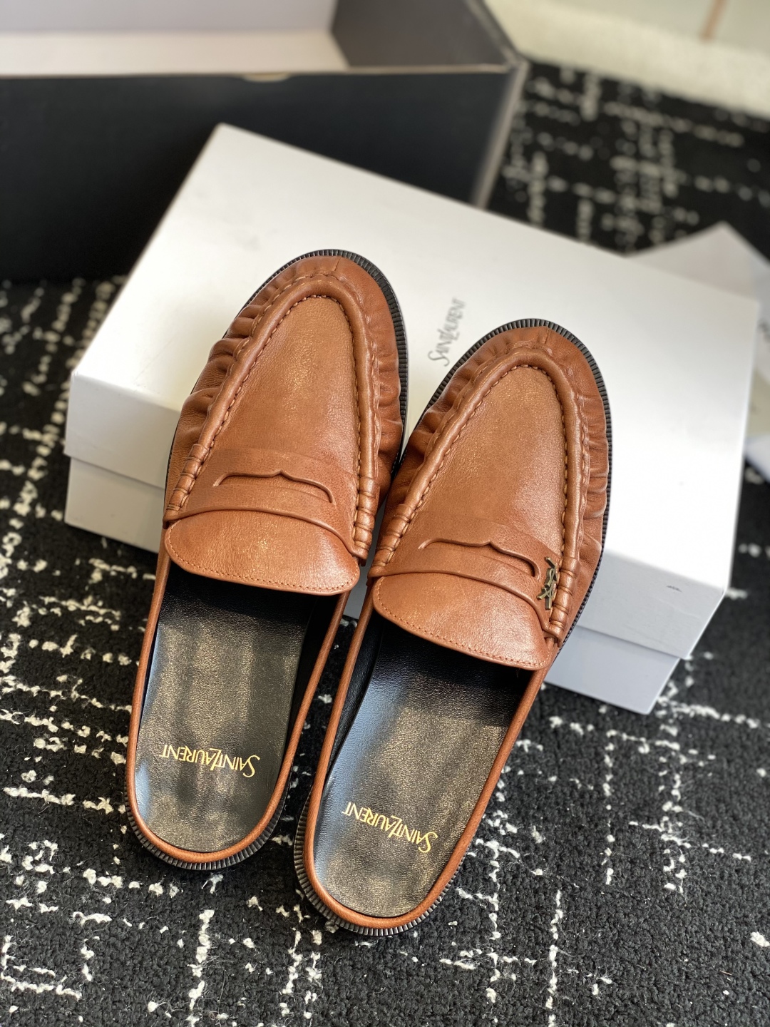 代购级Saint Laurent 圣罗兰 25ss经典乐福半拖小皮鞋超级超级无敌火爆的一个款这款我们家每