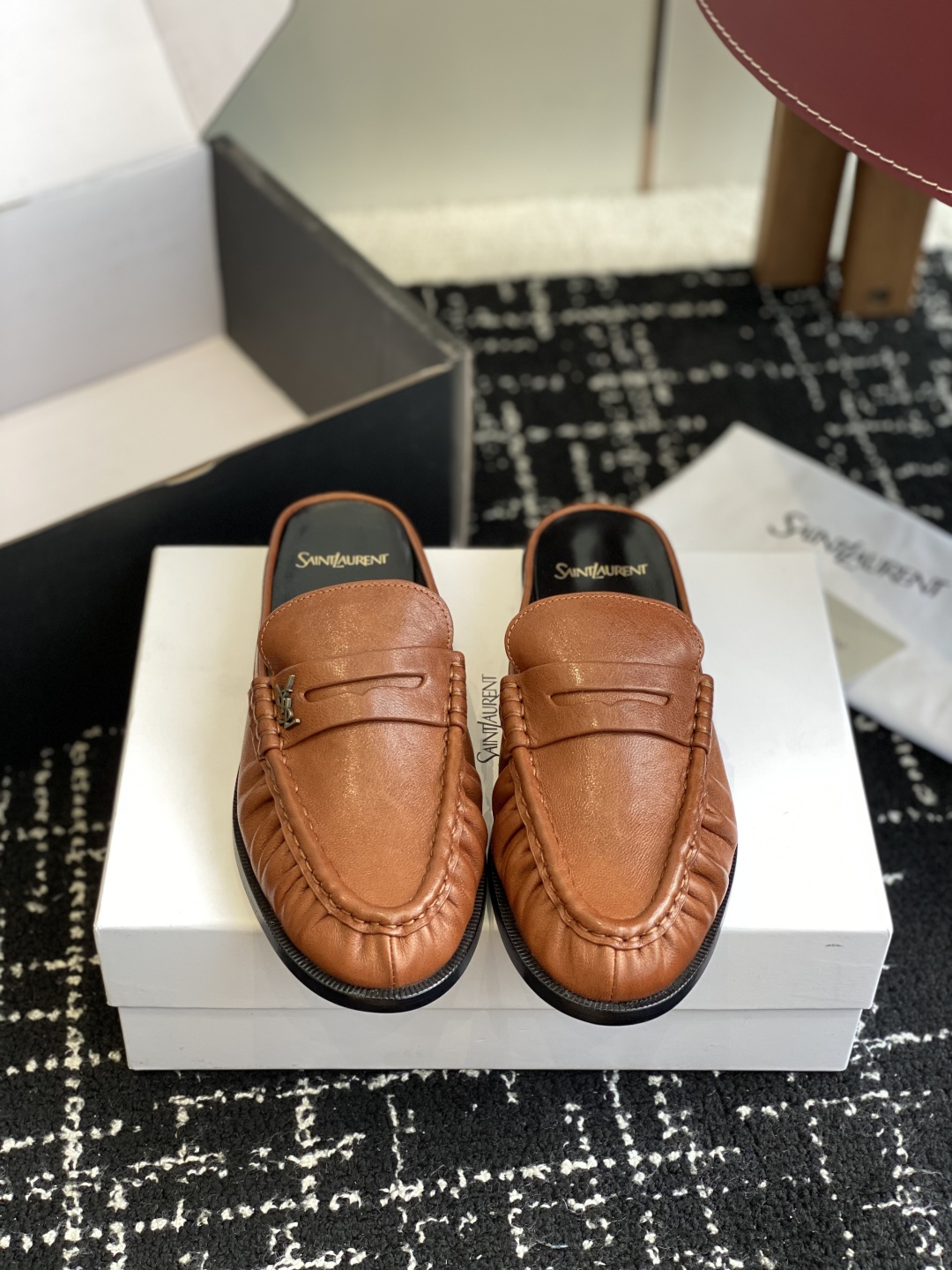 代购级Saint Laurent 圣罗兰 25ss经典乐福半拖小皮鞋超级超级无敌火爆的一个款这款我们家每