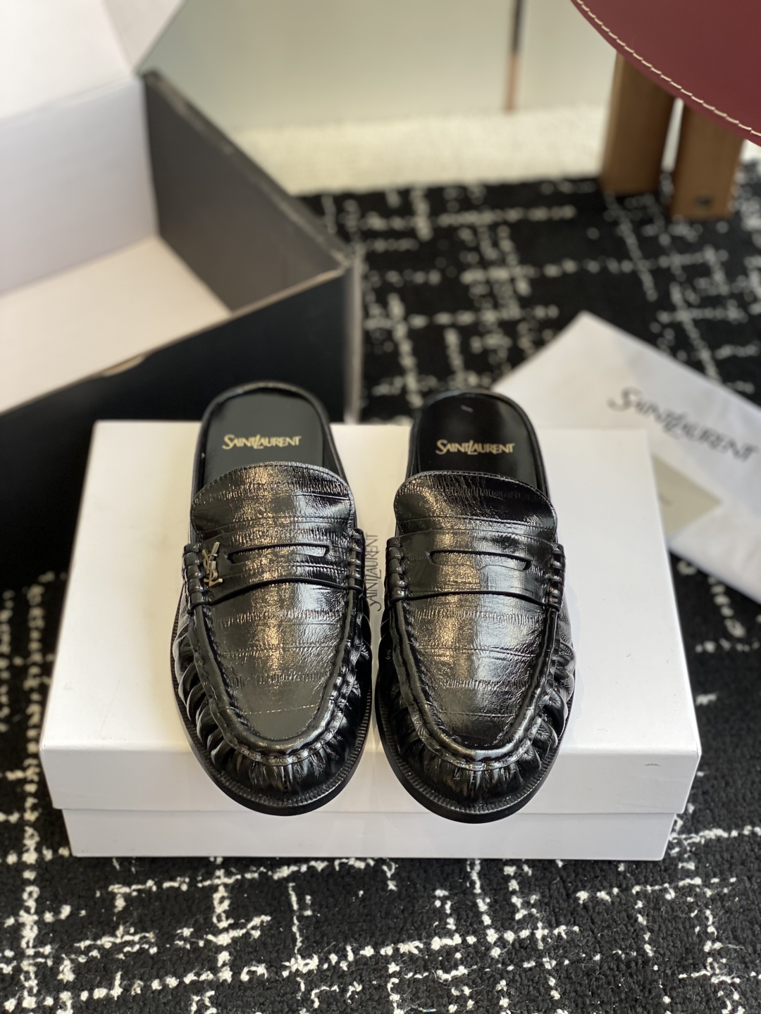 代购级Saint Laurent 圣罗兰 25ss经典乐福半拖小皮鞋超级超级无敌火爆的一个款这款我们家每