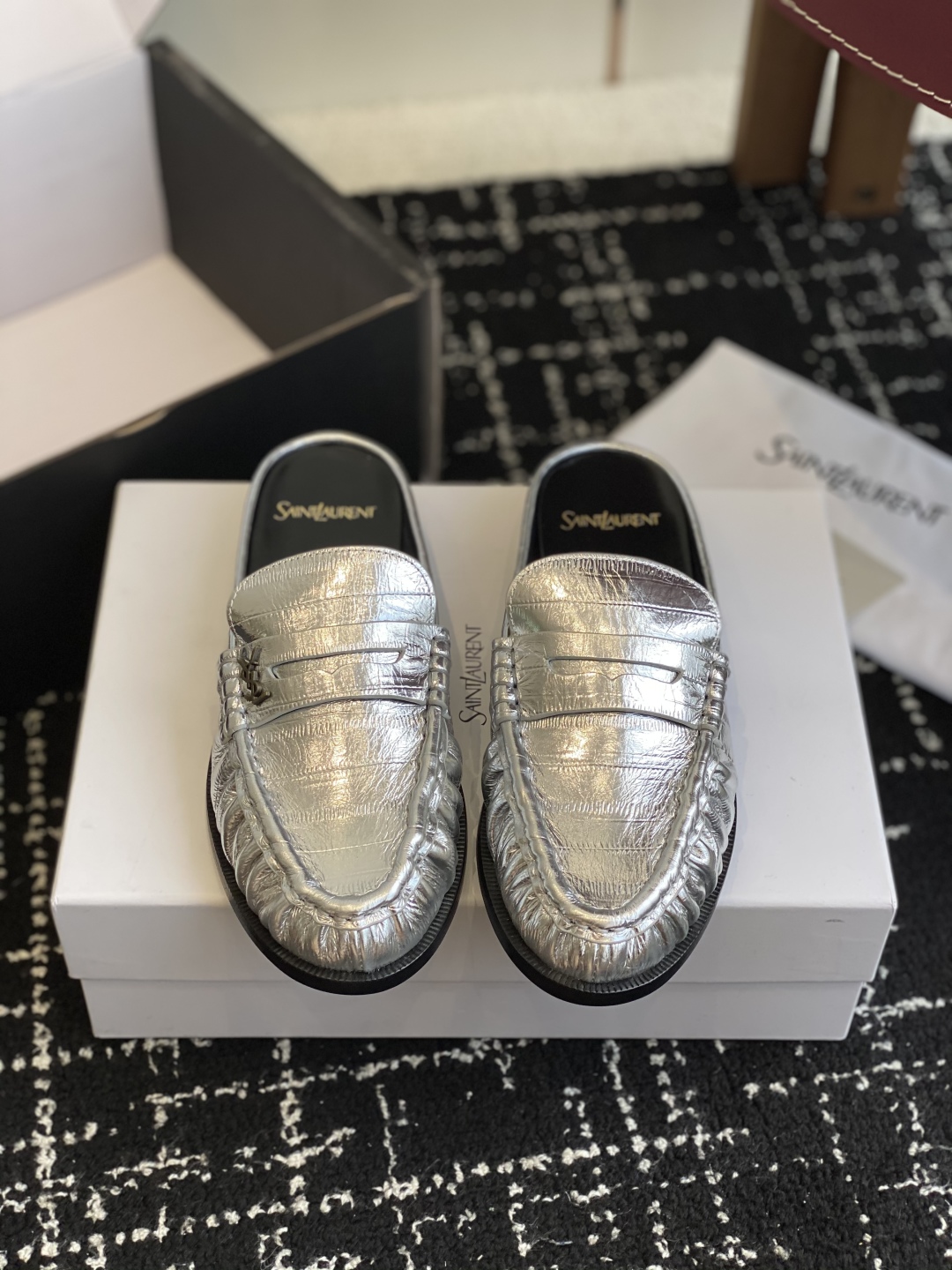 代购级Saint Laurent 圣罗兰 25ss经典乐福半拖小皮鞋超级超级无敌火爆的一个款这款我们家每