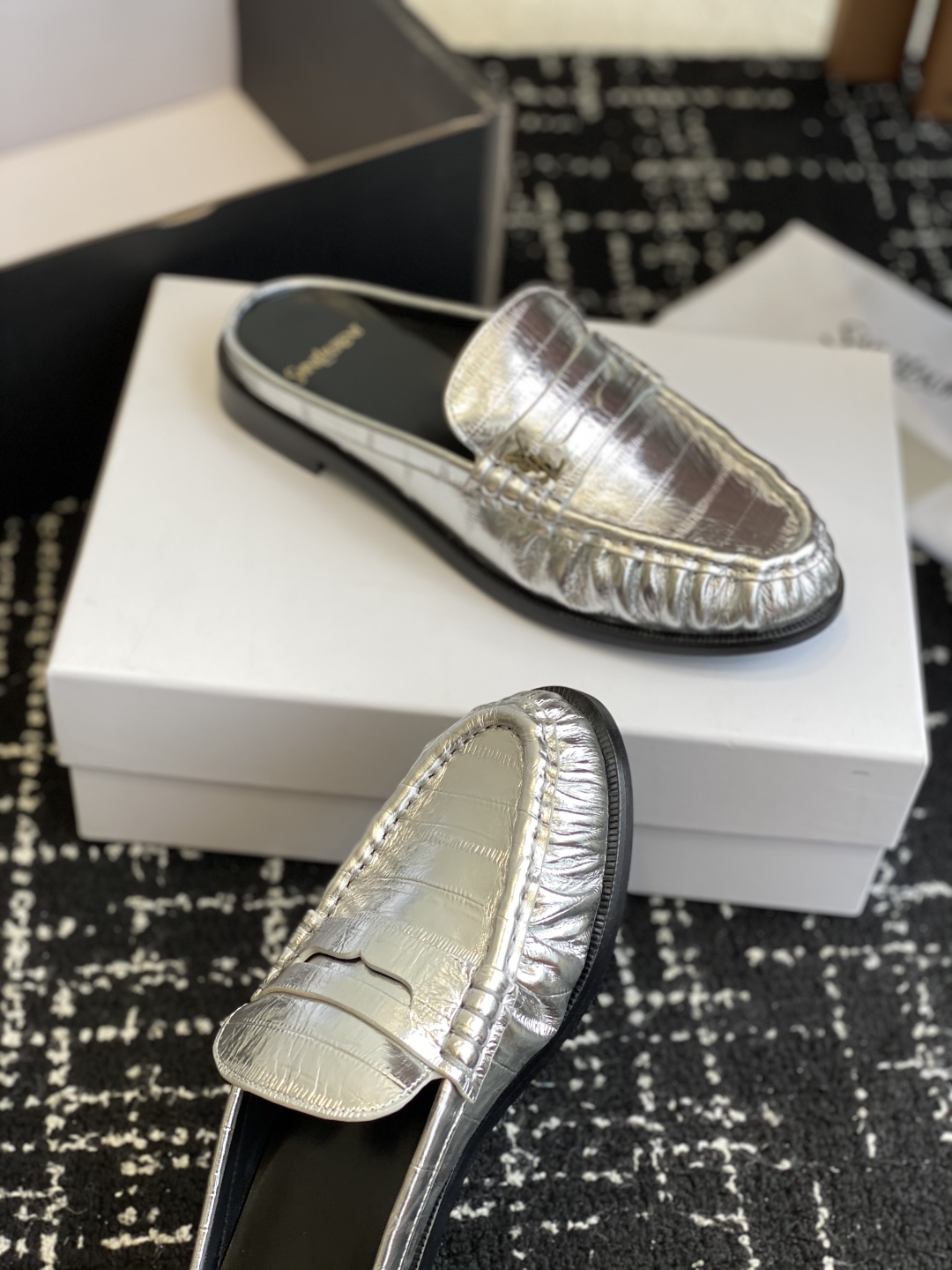 代购级Saint Laurent 圣罗兰 25ss经典乐福半拖小皮鞋超级超级无敌火爆的一个款这款我们家每