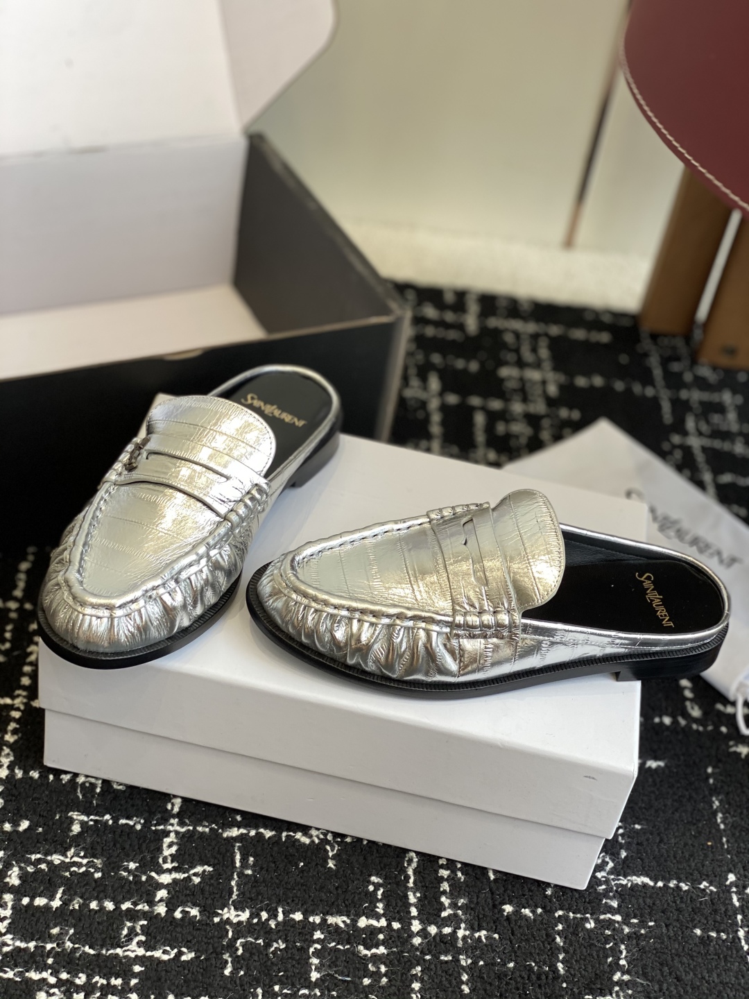 代购级Saint Laurent 圣罗兰 25ss经典乐福半拖小皮鞋超级超级无敌火爆的一个款这款我们家每