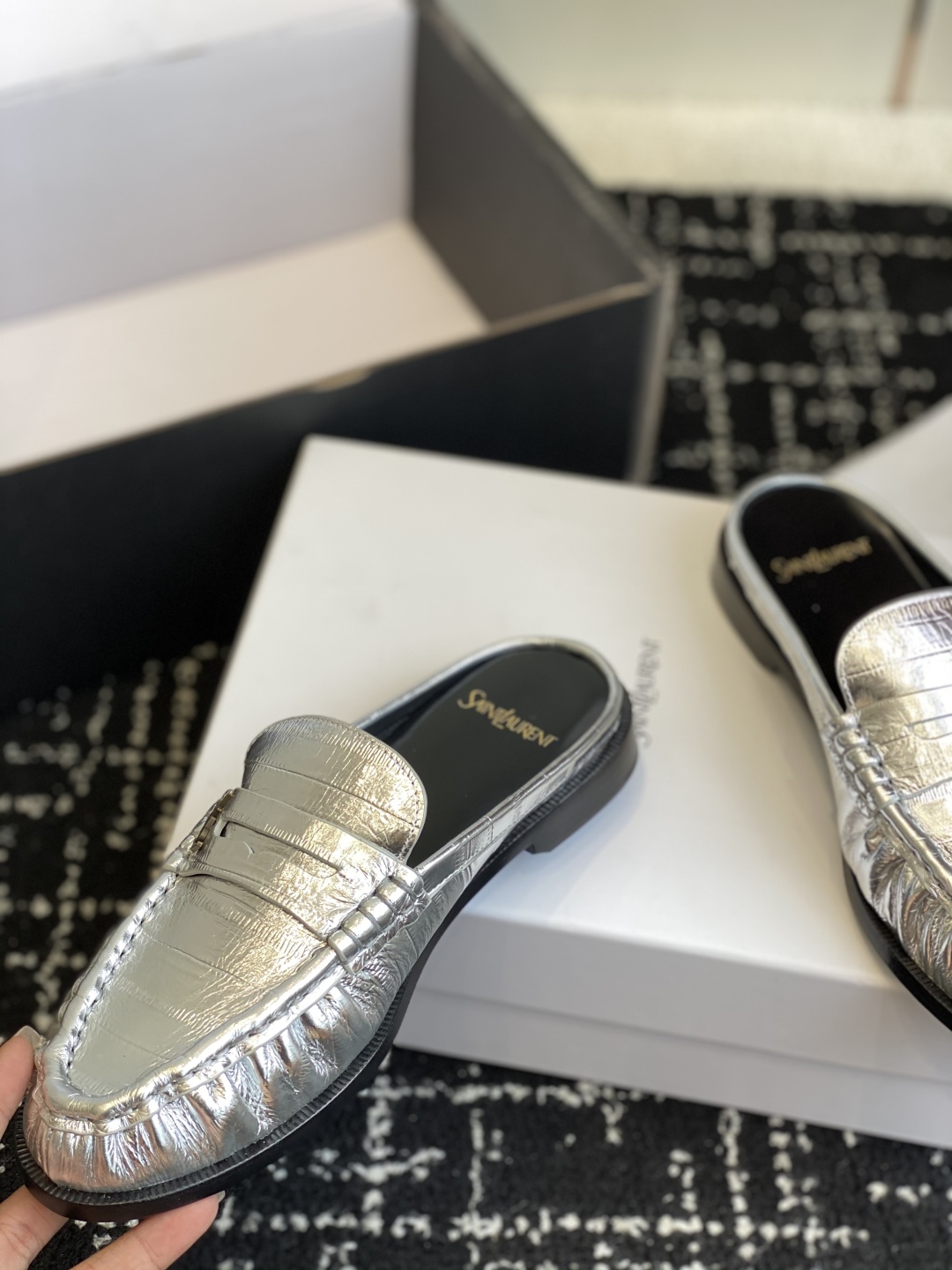 代购级Saint Laurent 圣罗兰 25ss经典乐福半拖小皮鞋超级超级无敌火爆的一个款这款我们家每