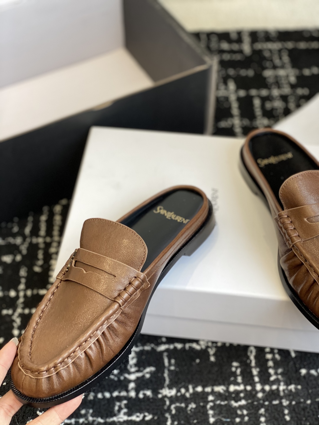 代购级Saint Laurent 圣罗兰 25ss经典乐福半拖小皮鞋超级超级无敌火爆的一个款这款我们家每