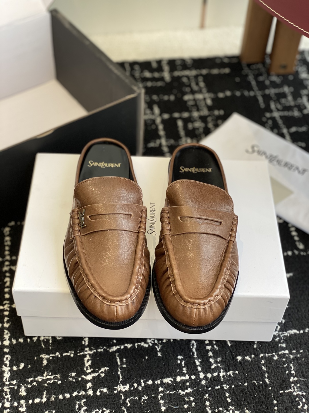 代购级Saint Laurent 圣罗兰 25ss经典乐福半拖小皮鞋超级超级无敌火爆的一个款这款我们家每