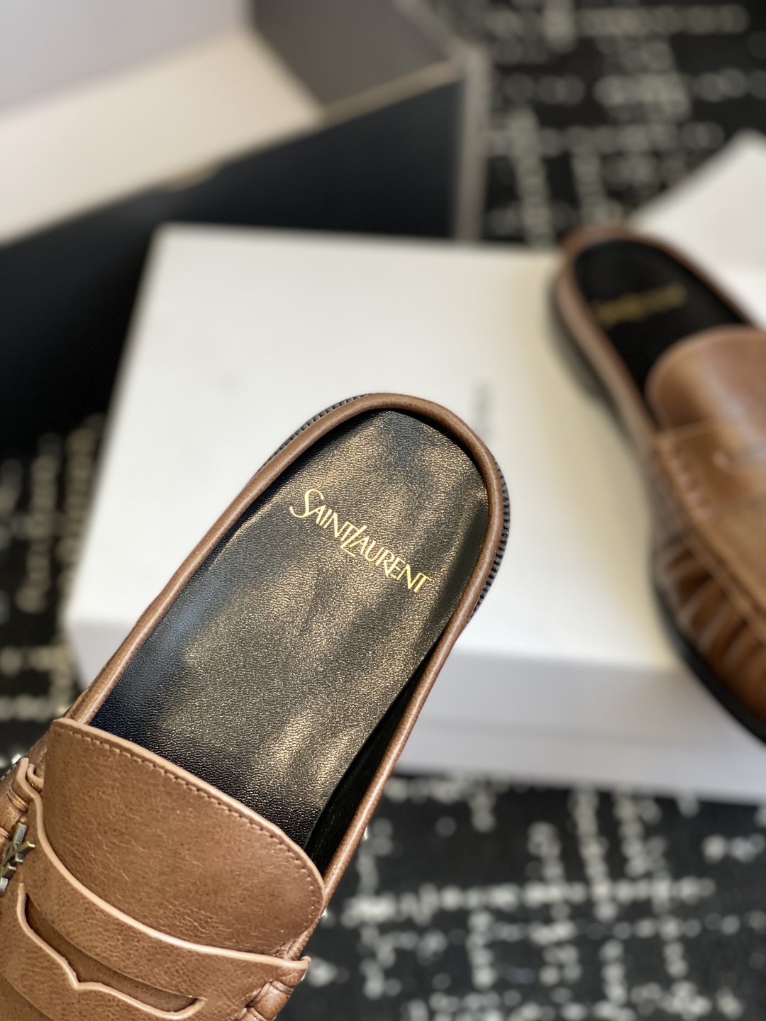 代购级Saint Laurent 圣罗兰 25ss经典乐福半拖小皮鞋超级超级无敌火爆的一个款这款我们家每