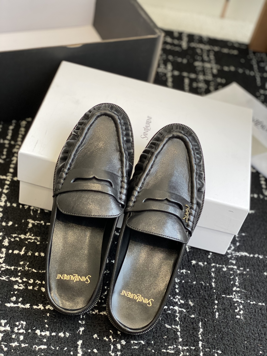 代购级Saint Laurent 圣罗兰 25ss经典乐福半拖小皮鞋超级超级无敌火爆的一个款这款我们家每