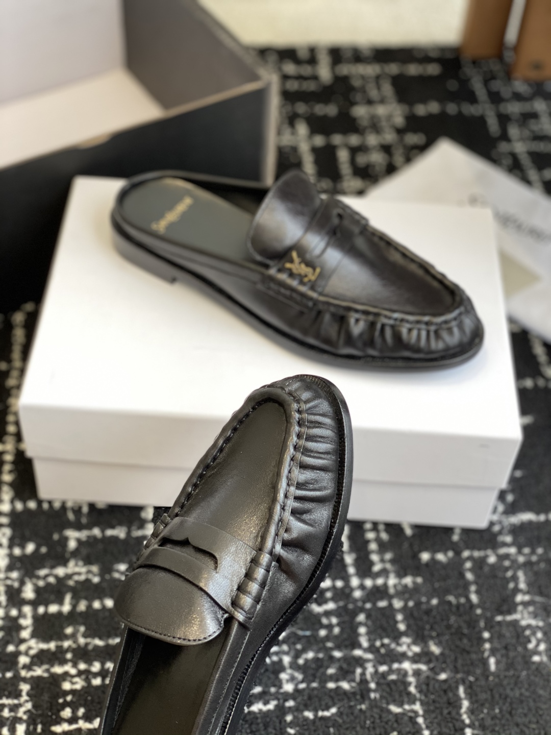 代购级Saint Laurent 圣罗兰 25ss经典乐福半拖小皮鞋超级超级无敌火爆的一个款这款我们家每