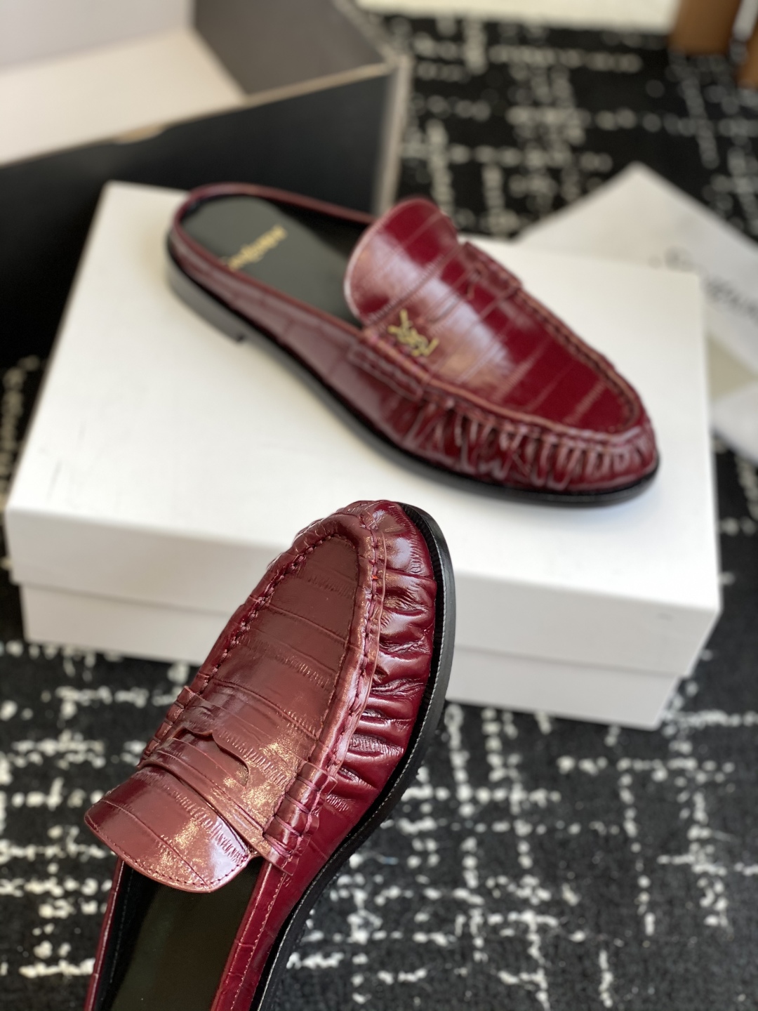 代购级Saint Laurent 圣罗兰 25ss经典乐福半拖小皮鞋超级超级无敌火爆的一个款这款我们家每