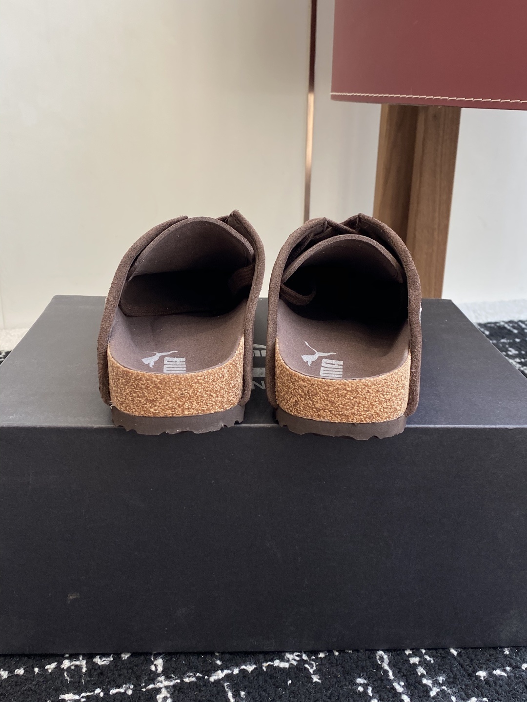 代购级puma x Birkenstock 彪马x勃肯鞋情侣款 包头鞋皮革绒面双扣时尚休闲平底鞋 牛皮绒