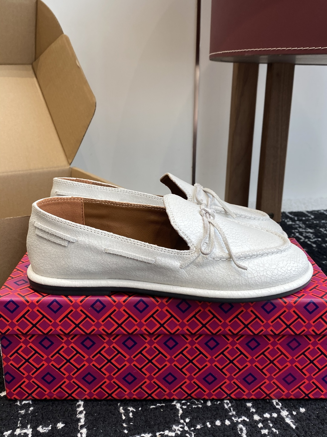 东莞原厂Tory Burch 25ss新款 蝴蝶结 一脚蹬 平底舒适百搭圆头乐福鞋材料：进口小牛皮 进口