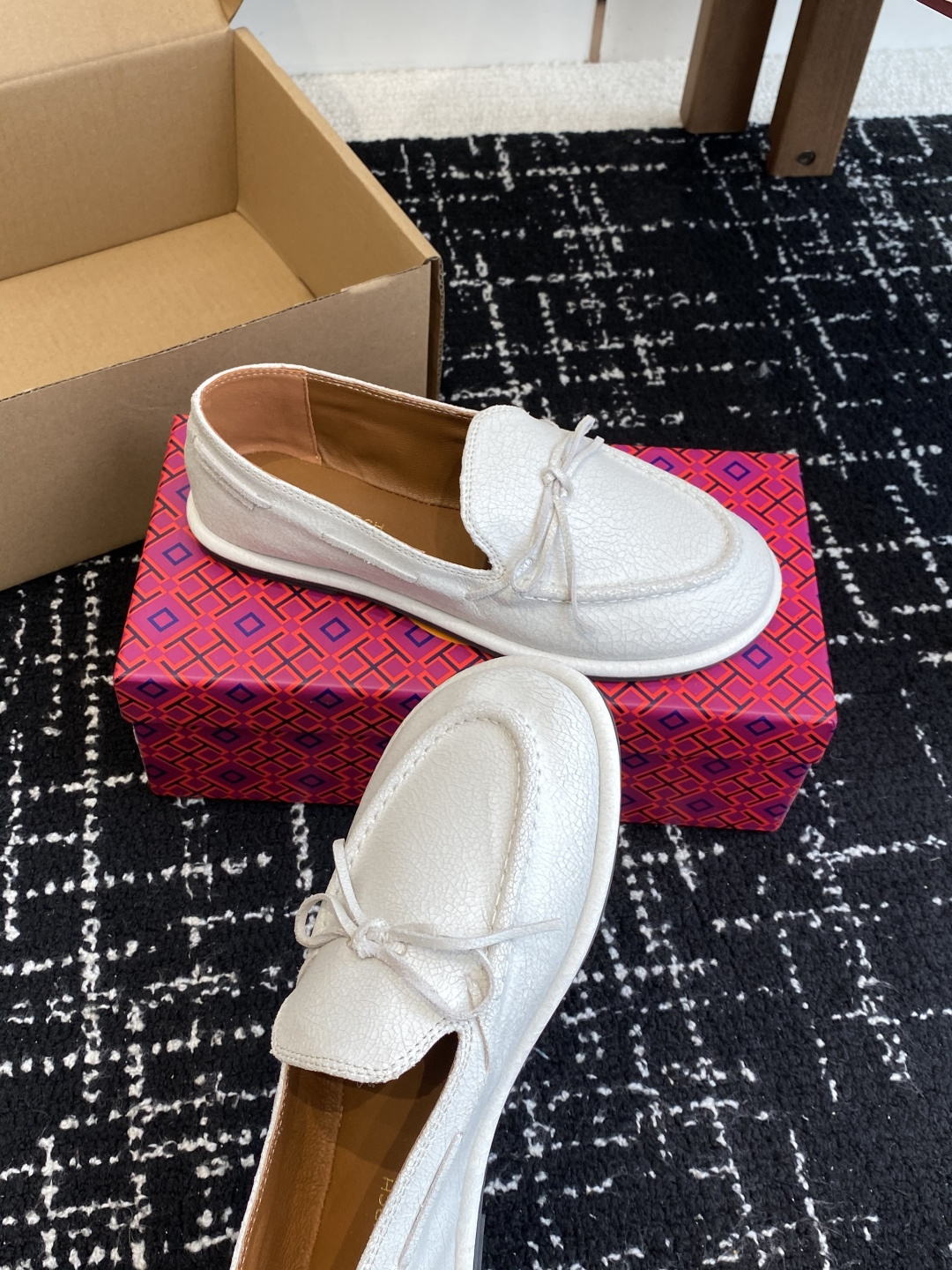 东莞原厂Tory Burch 25ss新款 蝴蝶结 一脚蹬 平底舒适百搭圆头乐福鞋材料：进口小牛皮 进口