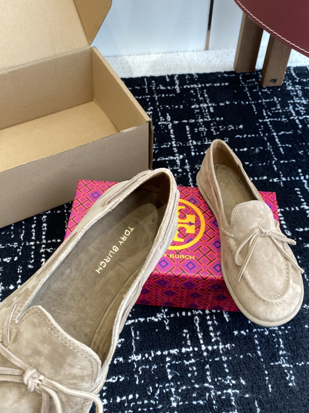 东莞原厂Tory Burch 25ss新款 蝴蝶结 一脚蹬 平底舒适百搭圆头乐福鞋材料：进口小牛皮 进口