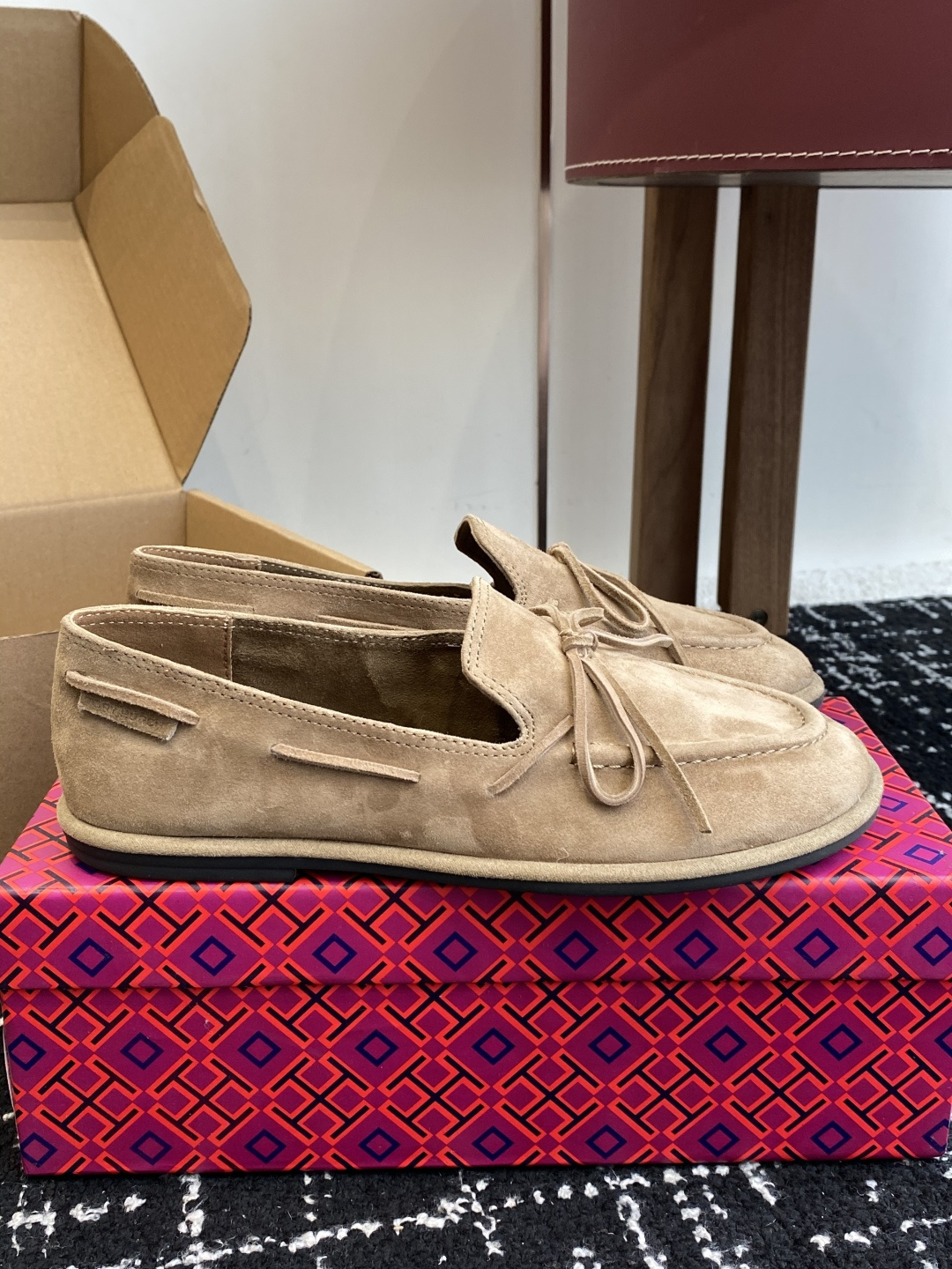 东莞原厂Tory Burch 25ss新款 蝴蝶结 一脚蹬 平底舒适百搭圆头乐福鞋材料：进口小牛皮 进口