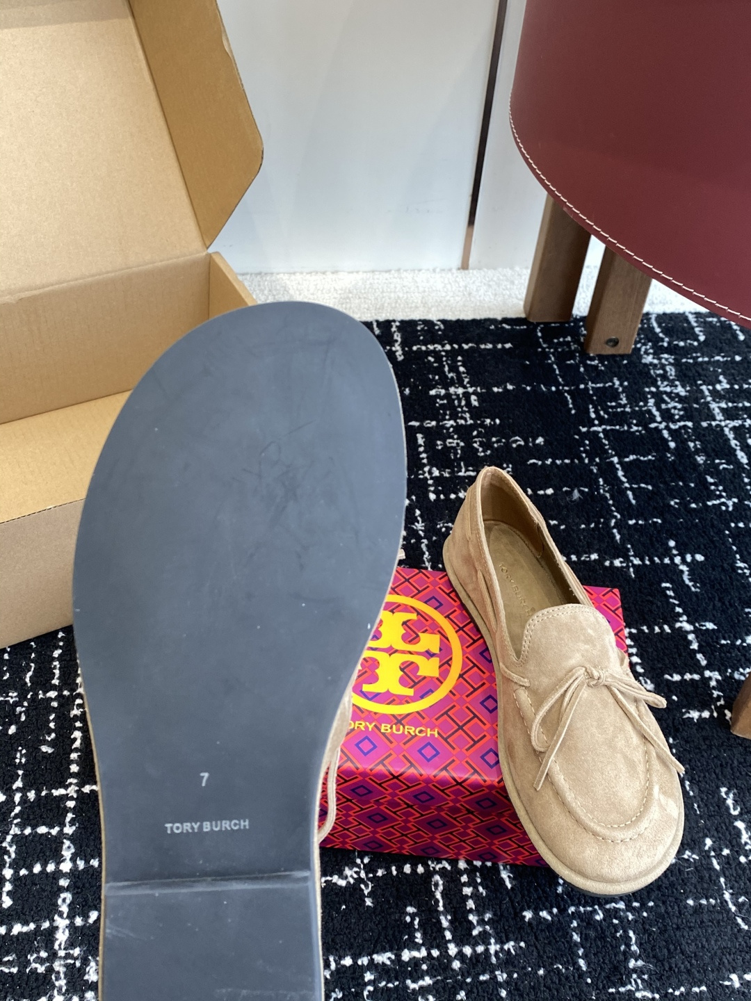 东莞原厂Tory Burch 25ss新款 蝴蝶结 一脚蹬 平底舒适百搭圆头乐福鞋材料：进口小牛皮 进口