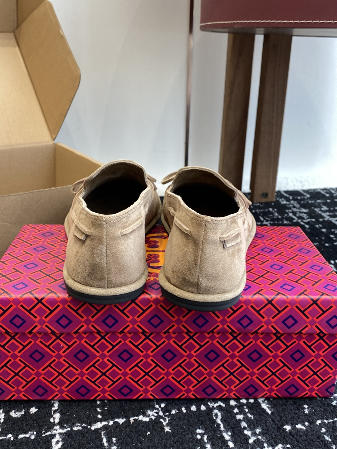 东莞原厂Tory Burch 25ss新款 蝴蝶结 一脚蹬 平底舒适百搭圆头乐福鞋材料：进口小牛皮 进口