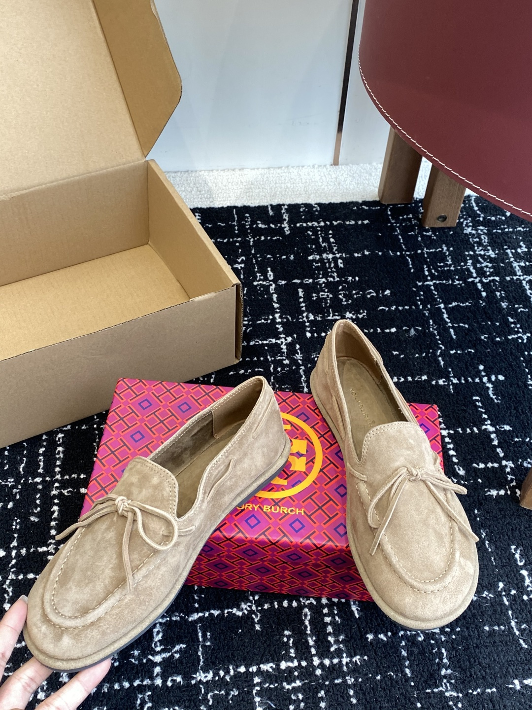 东莞原厂Tory Burch 25ss新款 蝴蝶结 一脚蹬 平底舒适百搭圆头乐福鞋材料：进口小牛皮 进口