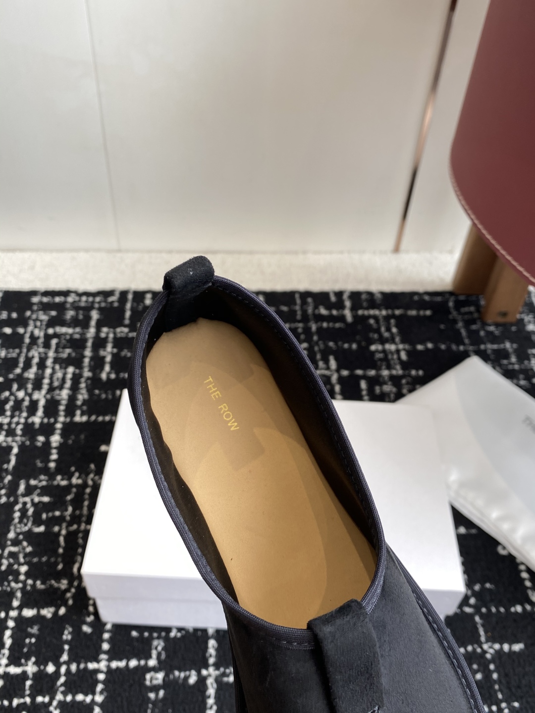 代购级The Row 最新极简风反绒皮一脚蹬乐福鞋这是一个用最好的材质来制作极简风的品牌，非常用心的工艺