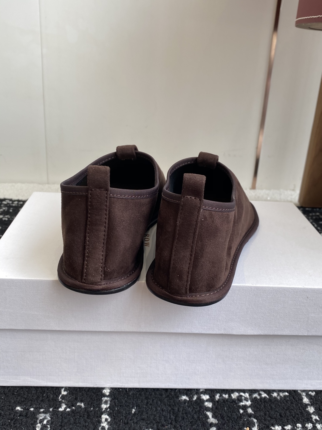 代购级The Row 最新极简风反绒皮一脚蹬乐福鞋这是一个用最好的材质来制作极简风的品牌，非常用心的工艺