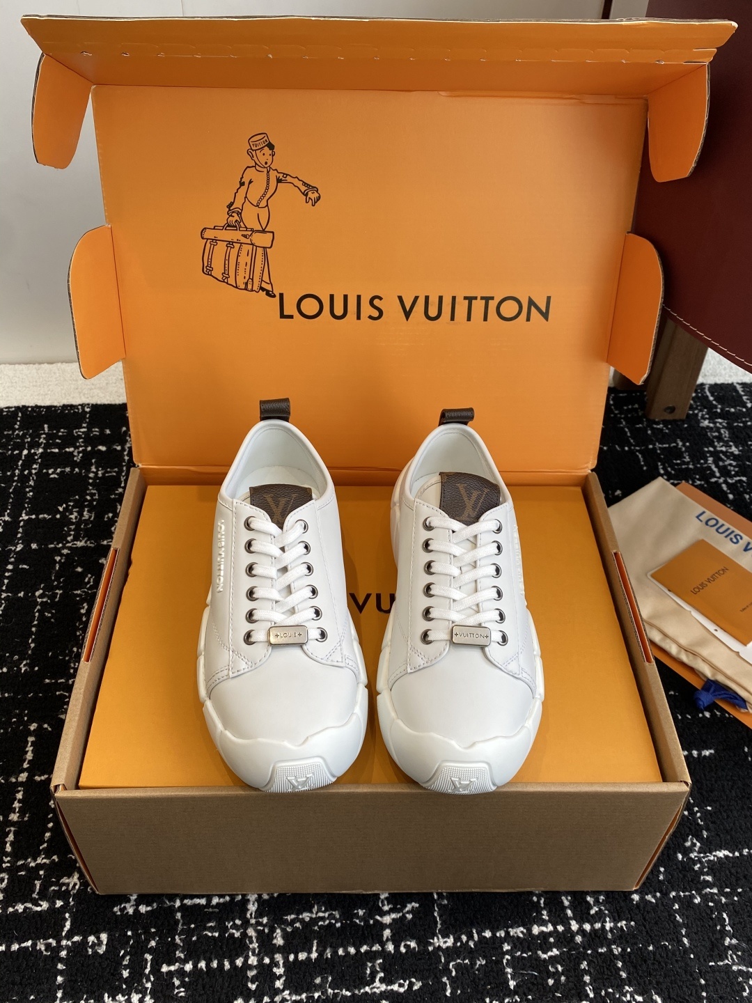 代购级(⚠️官网同步✈️盒包装)Louis Vuitton 25款LV 路易威登秋冬新厚底小白鞋 休闲鞋