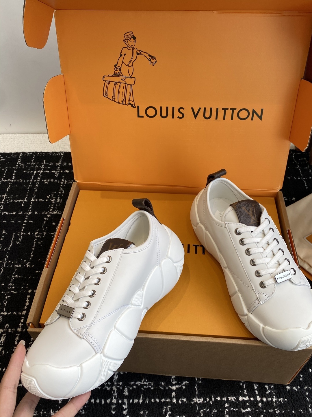 代购级(⚠️官网同步✈️盒包装)Louis Vuitton 25款LV 路易威登秋冬新厚底小白鞋 休闲鞋