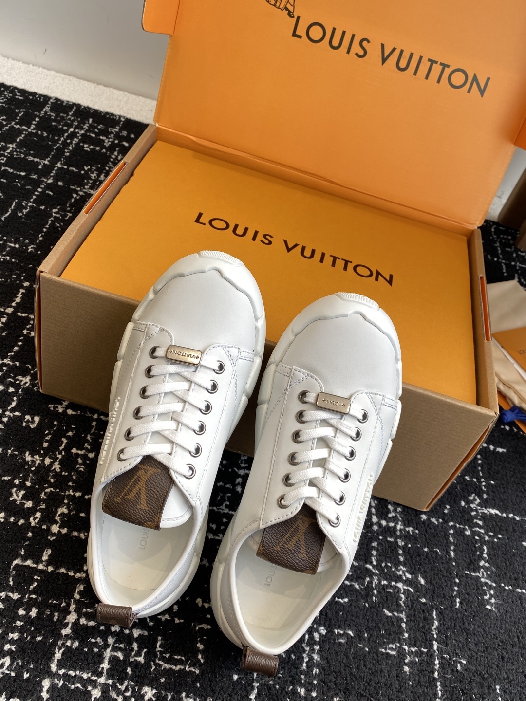 代购级(⚠️官网同步✈️盒包装)Louis Vuitton 25款LV 路易威登秋冬新厚底小白鞋 休闲鞋