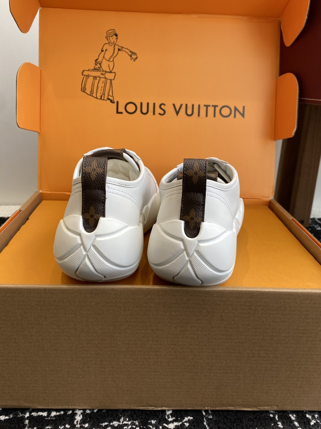 代购级(⚠️官网同步✈️盒包装)Louis Vuitton 25款LV 路易威登秋冬新厚底小白鞋 休闲鞋