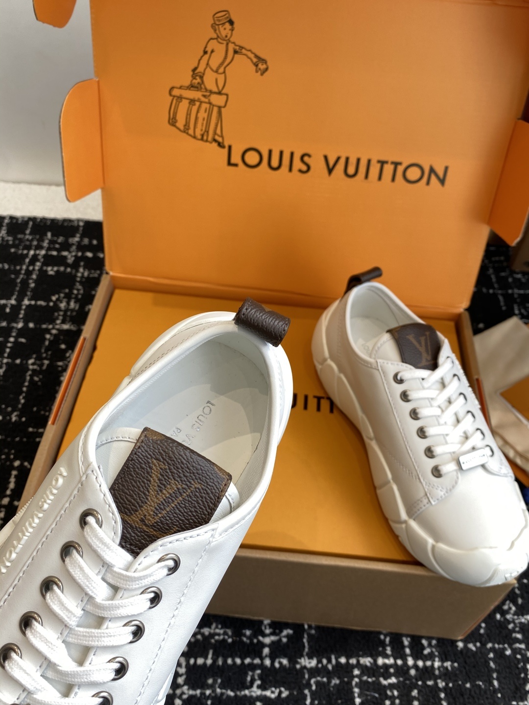 代购级(⚠️官网同步✈️盒包装)Louis Vuitton 25款LV 路易威登秋冬新厚底小白鞋 休闲鞋